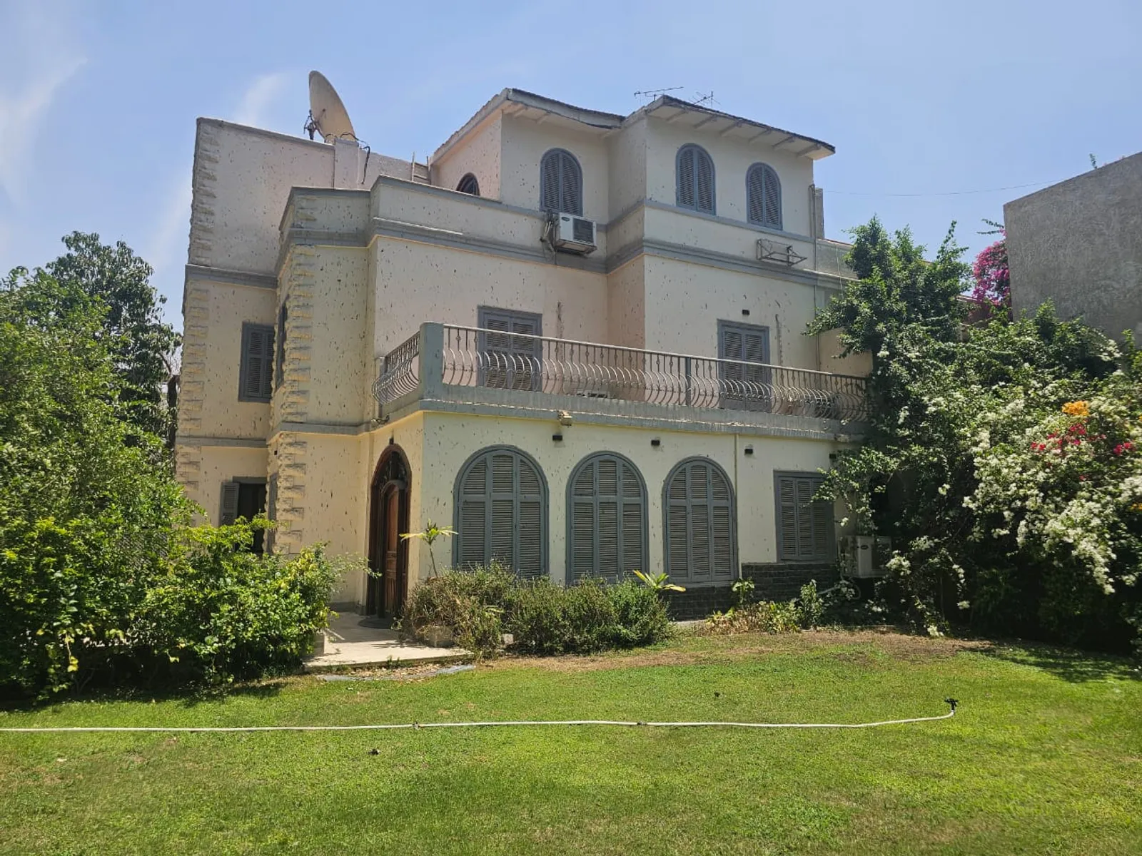 Villas For Sale In Maadi Maadi Sarayat Area: 800 m² consists of 6 Bedrooms 4 Bathrooms Semi furnished 5 stars #3166