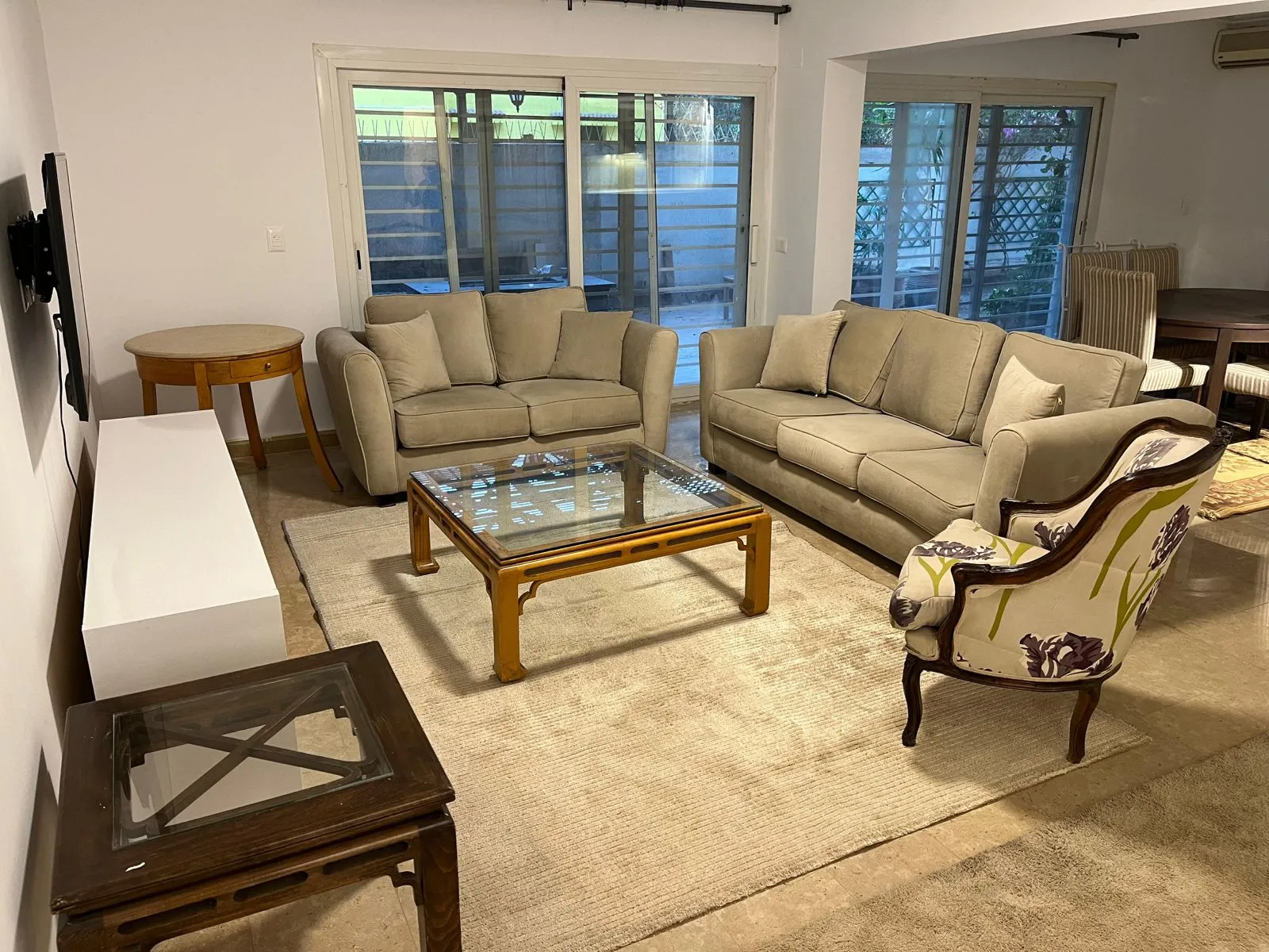 دور ارضي للبيع في المعادي سرايات المعادي مساحة: 200 م² تتكون من 3 غرفة 3 حمام مفروش مودرن 5 نجوم #4010