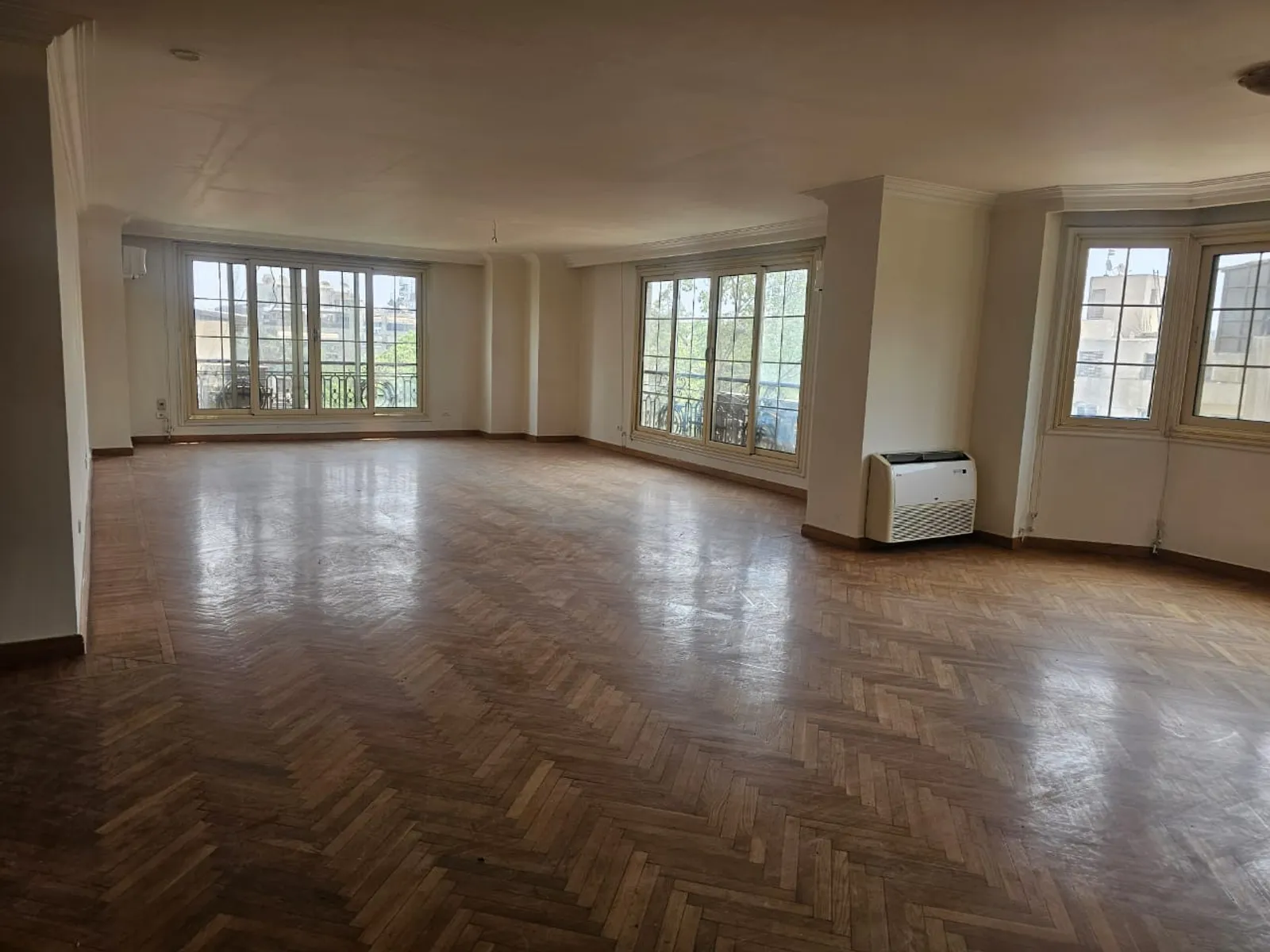 Apartments For Sale In Maadi Maadi Sarayat Area: 320 m² consists of 4 Bedrooms 4 Bathrooms Semi furnished 5 stars #4401