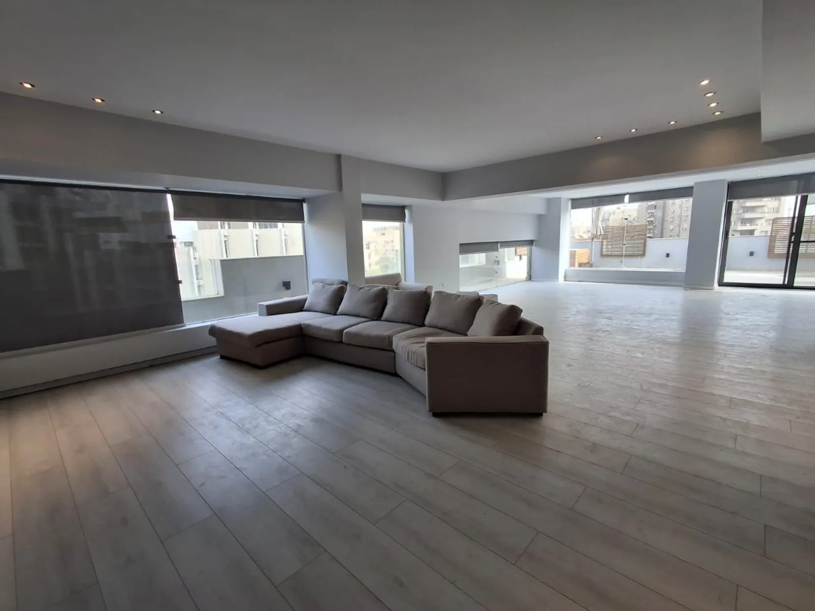 غرفة الاستقبال @ رووف للإيجار في المعادي دجله المعادي مساحة: 310 م² تتكون من 4 غرفة 4 حمام مفروش مودرن 5 نجوم #4866-0