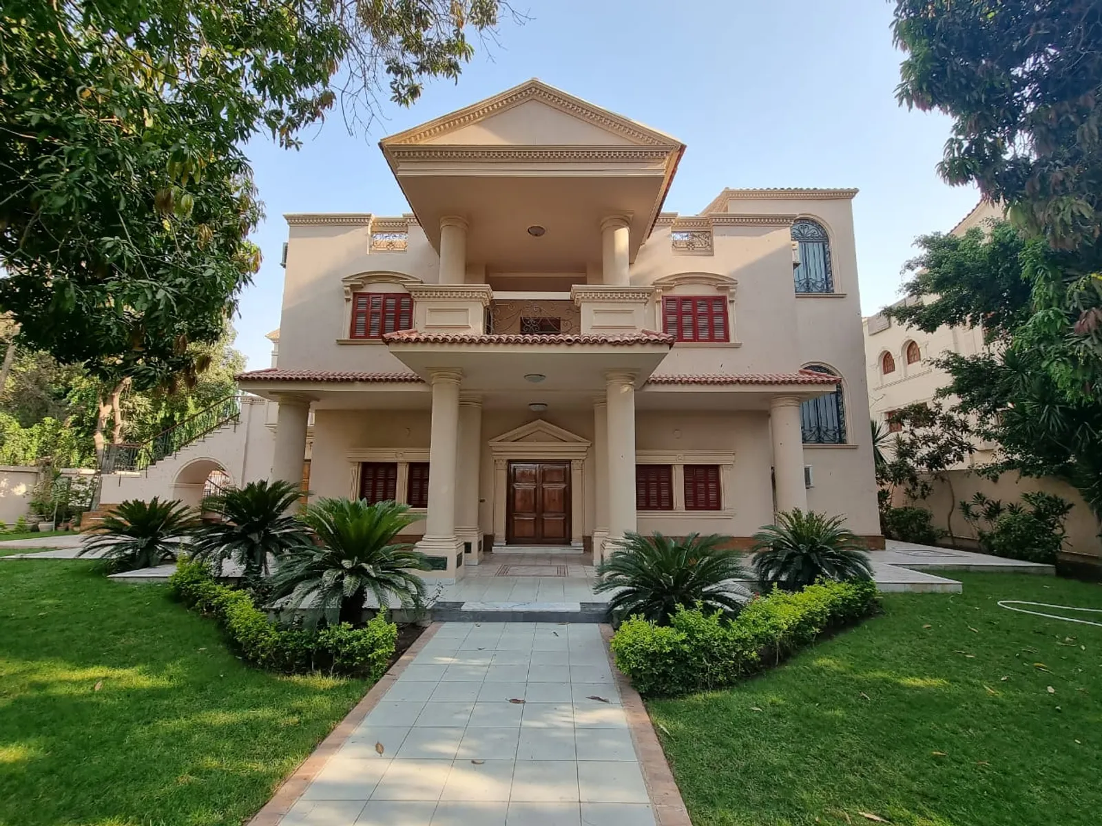 فيلات للبيع في المعادي المعادي الجديده مساحة: 1050 م² تتكون من 5 غرفة 5 حمام نصف مفروش 5 نجوم #5036