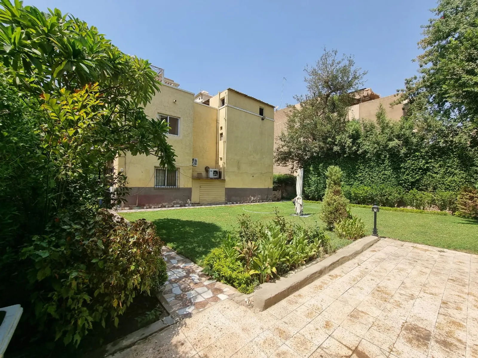 Villas For Sale In Maadi Maadi Degla Area: 750 m² consists of 4 Bedrooms 5 Bathrooms Semi furnished 5 stars #5191