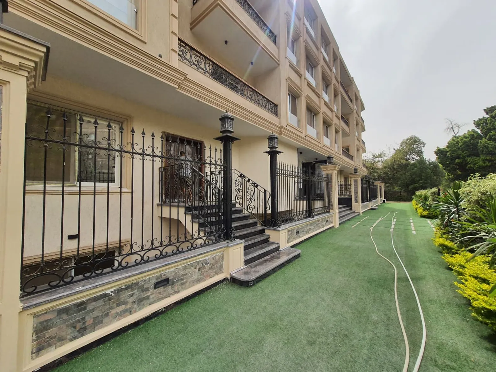 Office spaces For Sale In Maadi Maadi Sarayat Area: 2500 m² consists of 16 Bedrooms 16 Bathrooms Semi furnished 5 stars #5435