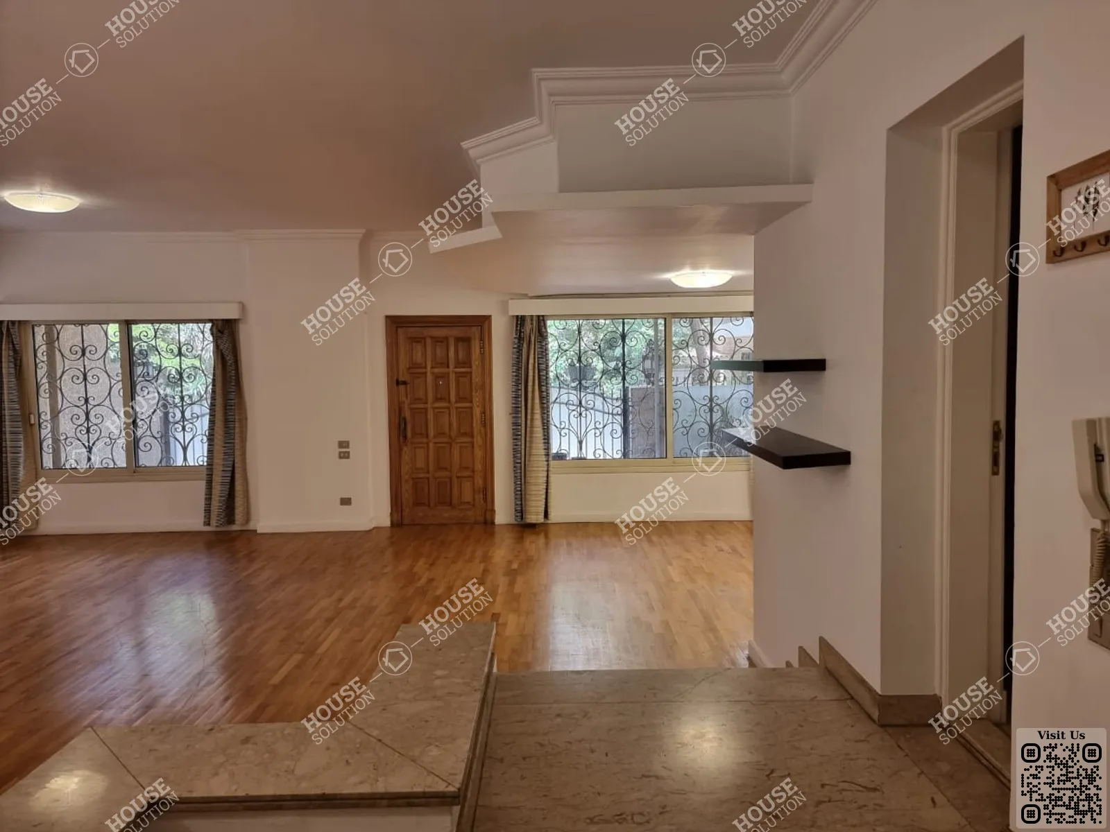 غرفة الاستقبال	 @ دور ارضي للإيجار في المعادي سرايات المعادي مساحة: 300 م² تتكون من 4 غرفة 4 حمام نصف مفروش 5 نجوم #5479-1