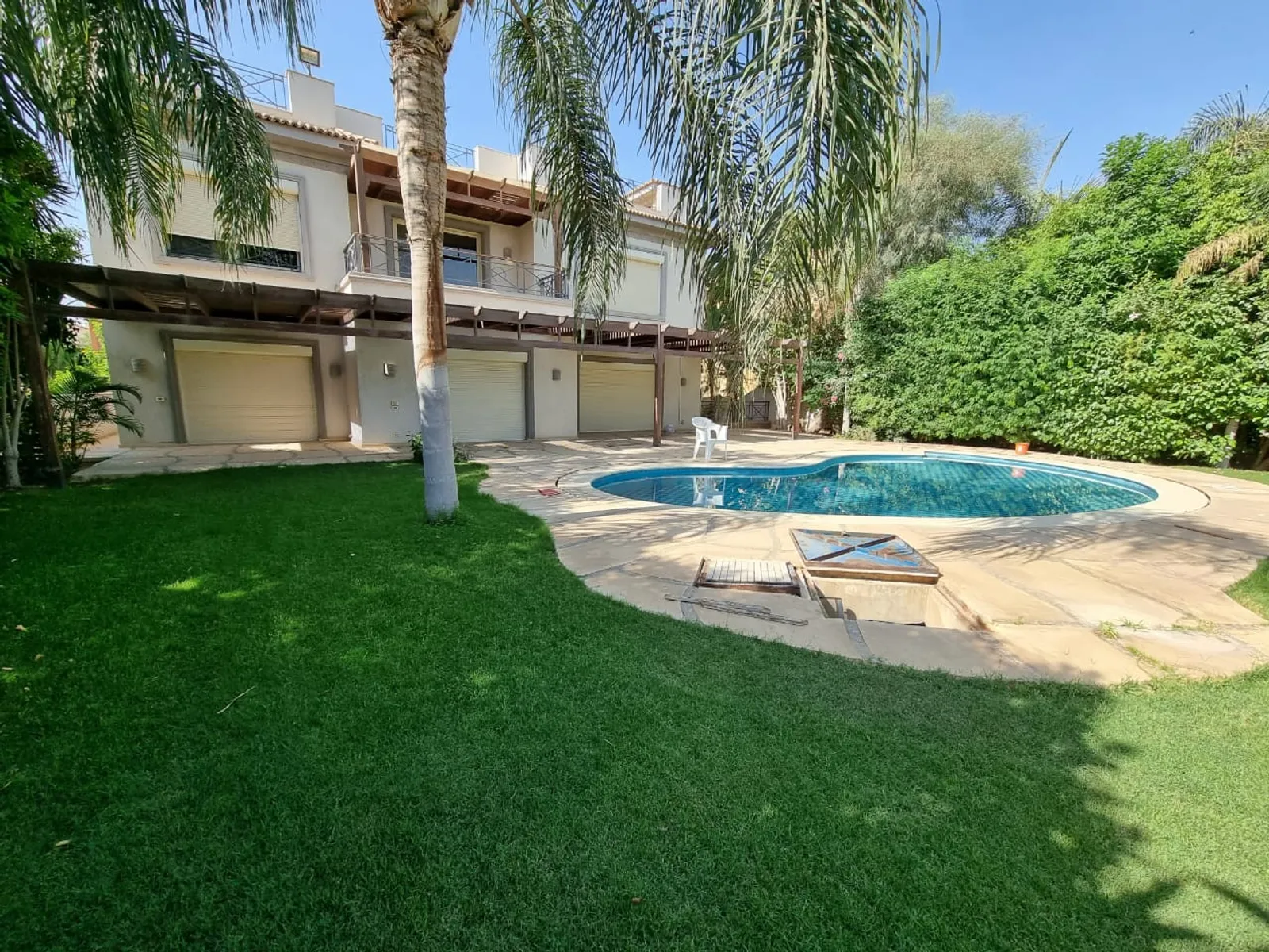 فيلات للبيع في القطامية القطاميه هايتس مساحة: 750 م² تتكون من 6 غرفة 7 حمام نصف مفروش 5 نجوم #5511