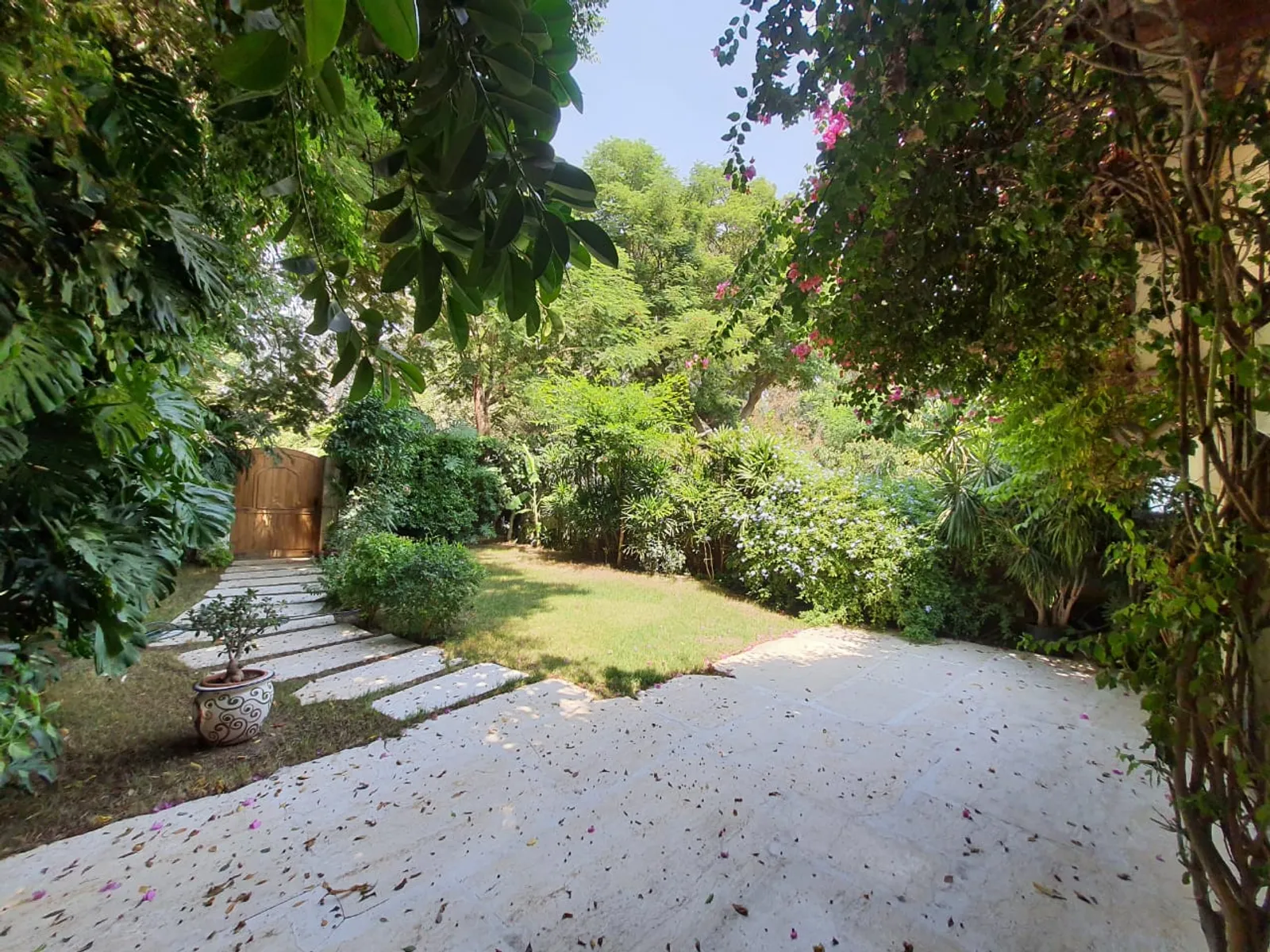 دور ارضي للبيع في المعادي سرايات المعادي مساحة: 200 م² تتكون من 3 غرفة 3 حمام نصف مفروش 5 نجوم #5532