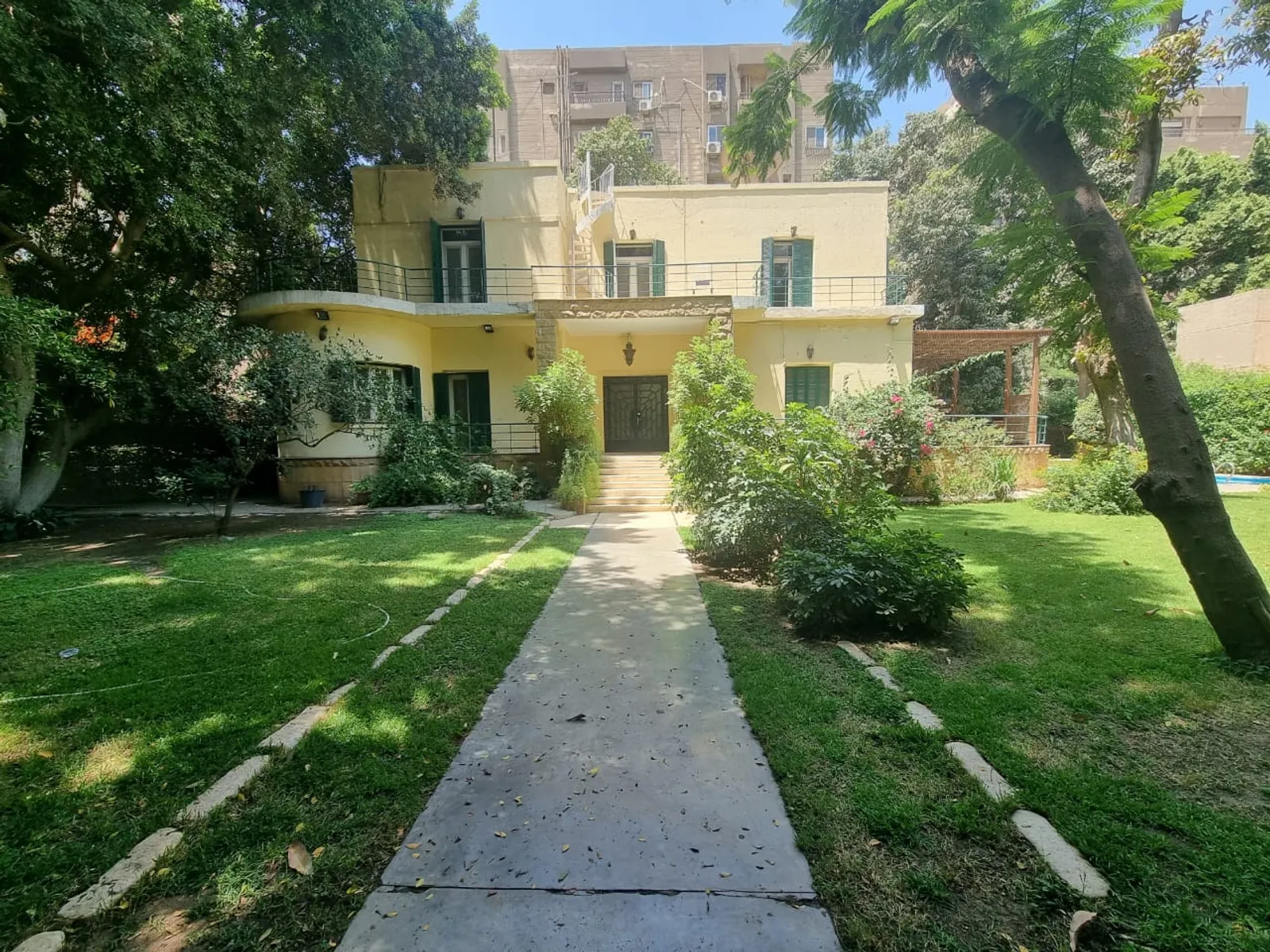 فيلات للبيع في المعادي سرايات المعادي مساحة: 1050 م² تتكون من 6 غرفة 4 حمام نصف مفروش 5 نجوم #5534