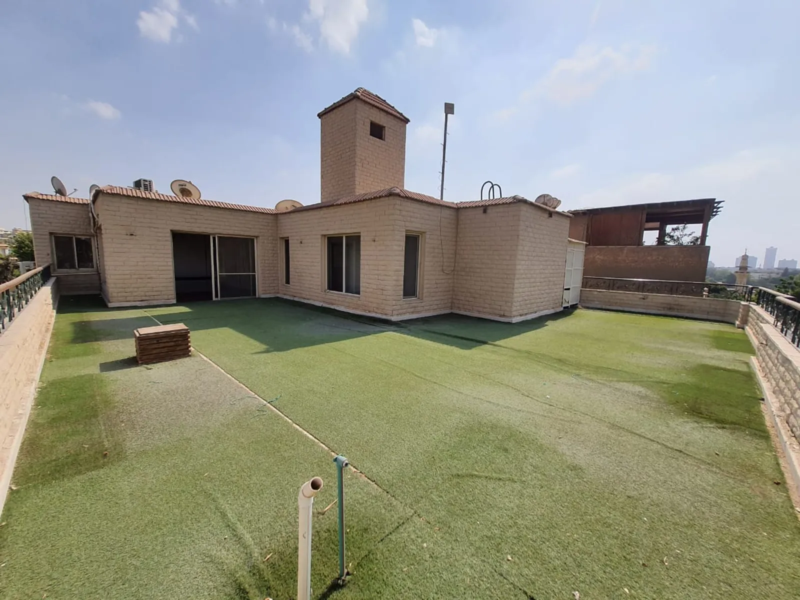 Office spaces For Sale In Maadi Maadi Degla Area: 350 m² consists of 3 Bedrooms 4 Bathrooms Semi furnished 5 stars #5572