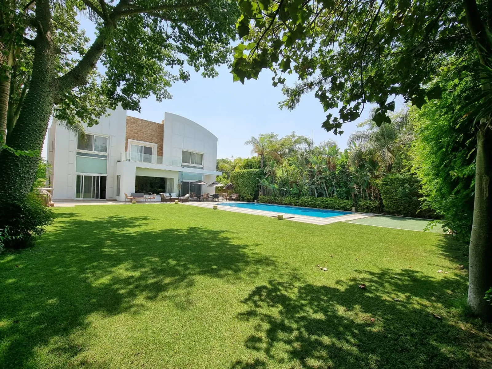 Villas For Sale In Katameya katameya Heights Area: 550 m² consists of 6 Bedrooms 6 Bathrooms Semi furnished 5 stars #5588