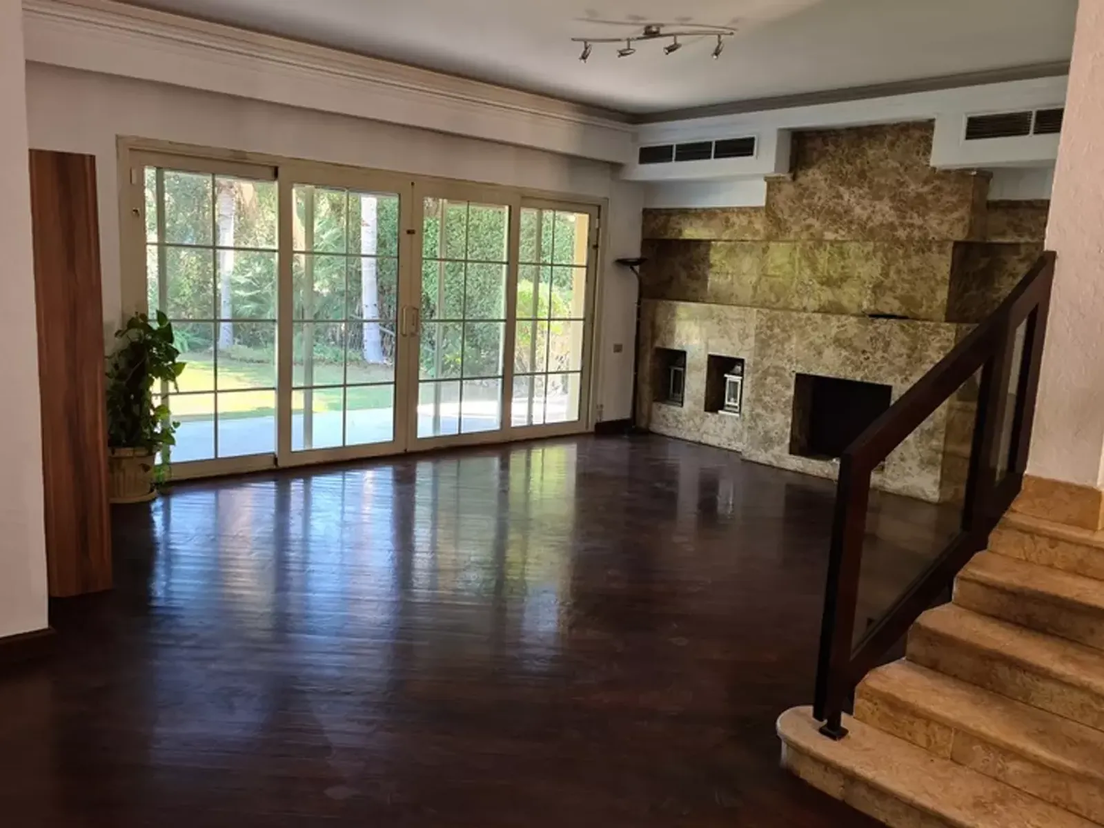 Villas For Sale In Katameya katameya Heights Area: 750 m² consists of 5 Bedrooms 6 Bathrooms Semi furnished 5 stars #5589