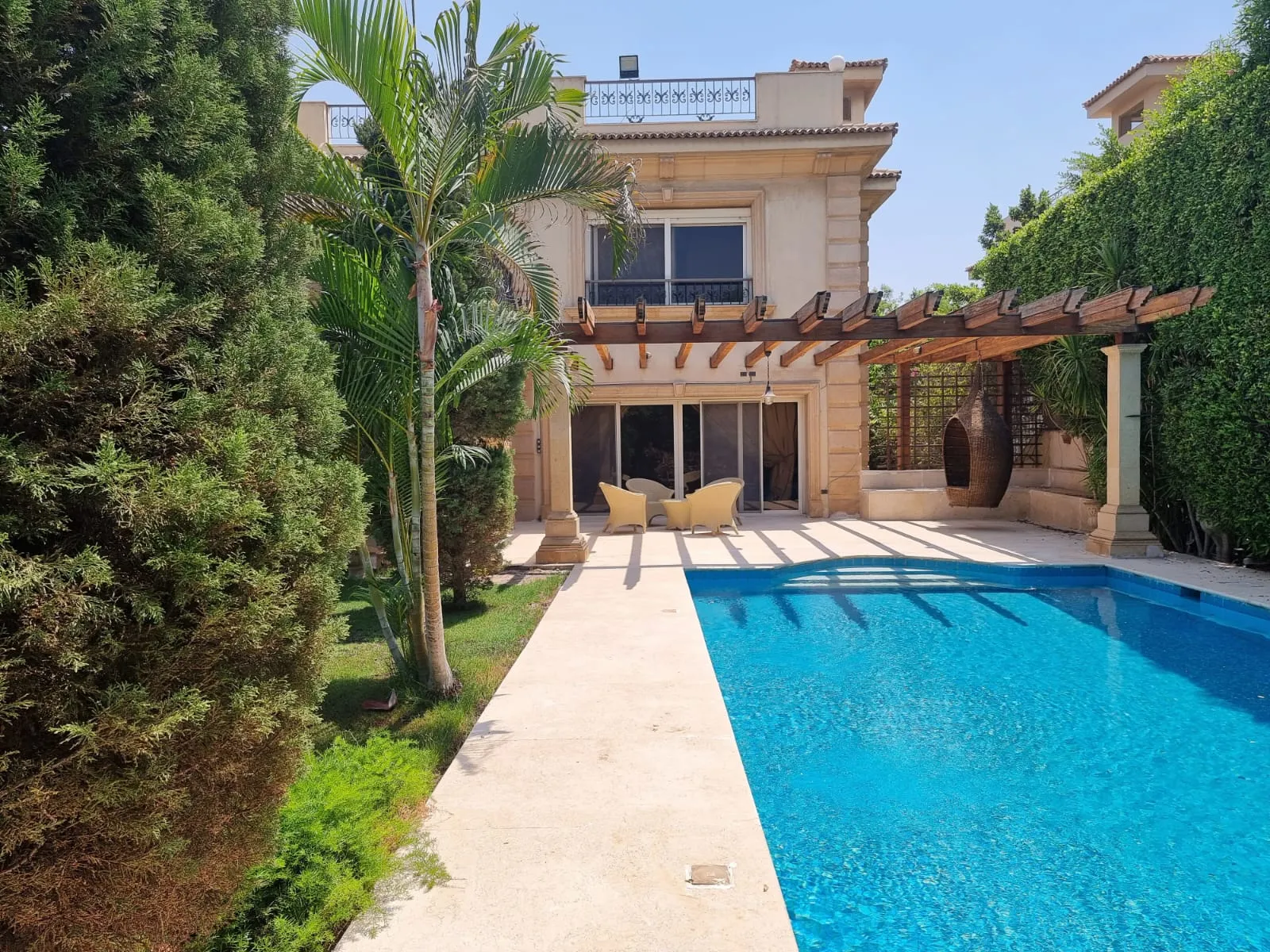 Villas For Sale In Katameya katameya Heights Area: 650 m² consists of 5 Bedrooms 7 Bathrooms Semi furnished 5 stars #5590