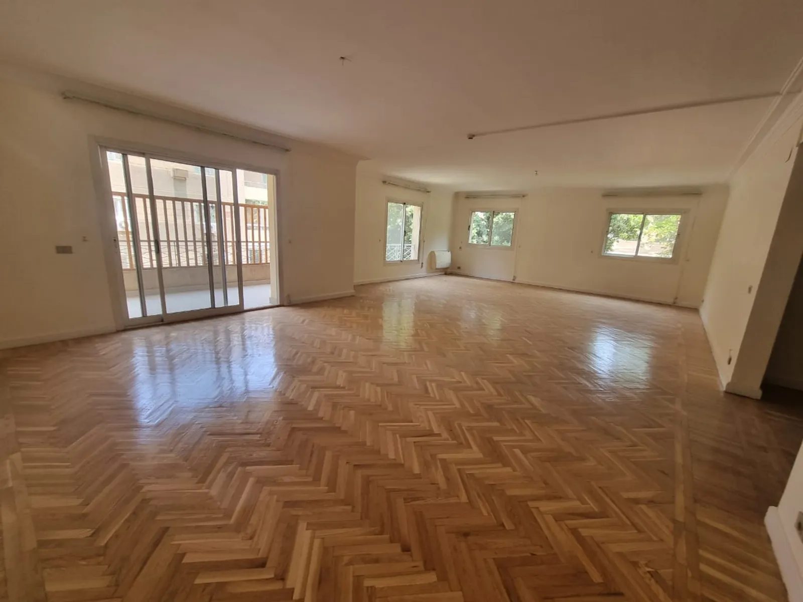 Apartments For Sale In Maadi Maadi Sarayat Area: 300 m² consists of 4 Bedrooms 3 Bathrooms Semi furnished 5 stars #5678