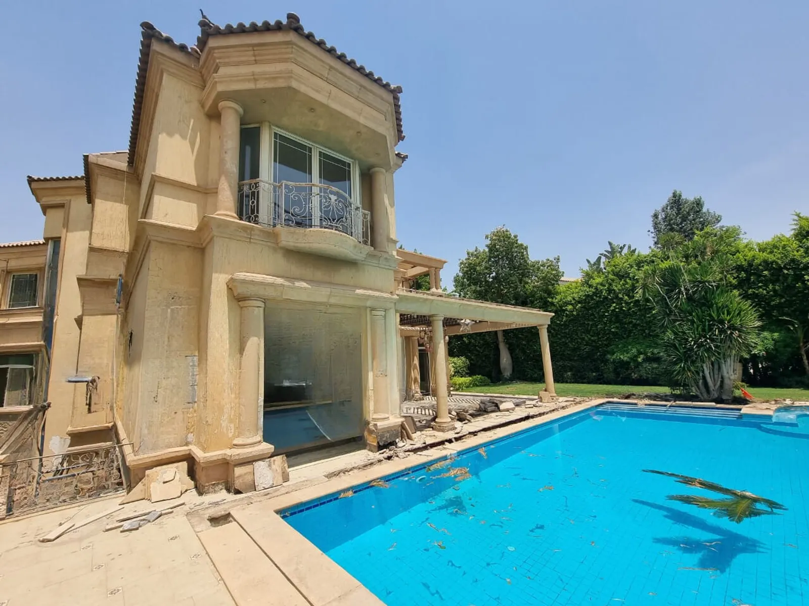 Villas For Sale In Katameya katameya Heights Area: 850 m² consists of 6 Bedrooms 8 Bathrooms Semi furnished 5 stars #5707