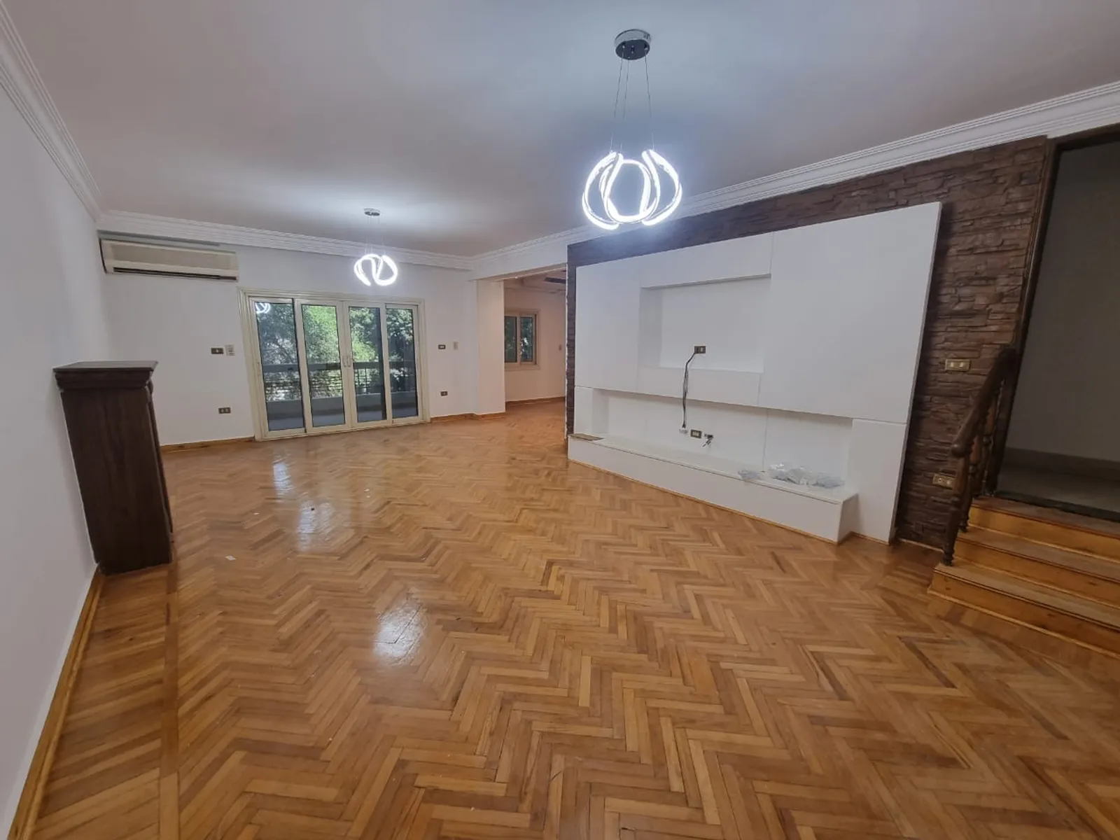 SPACIOUS 3-BEDROOM SEMI-FURNISHED APARTMENT WITH BALCONY FOR RENT IN SARAYAT MAADI – PRIME LOCATION NEAR FRENCH SCHOOL & - #5720 - Semi furnished