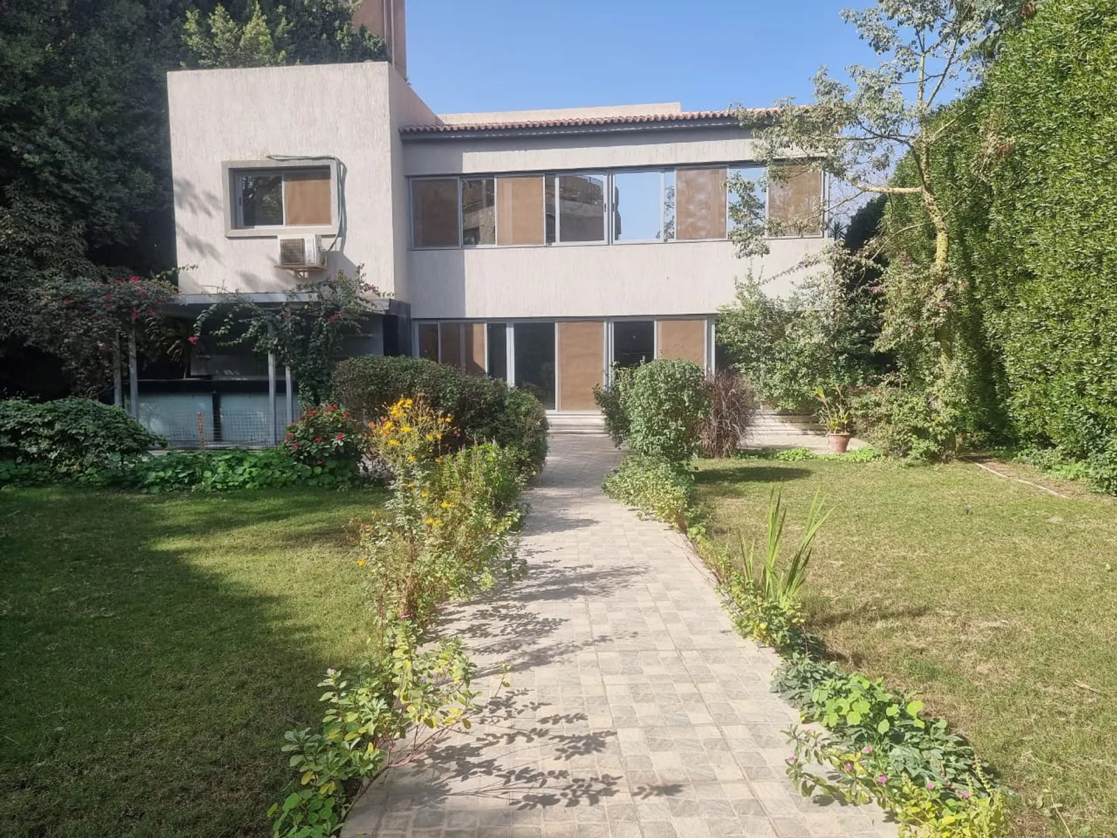 Villas For Sale In Maadi Maadi Degla Area: 1050 m² consists of 5 Bedrooms 4 Bathrooms Semi furnished 5 stars #5789
