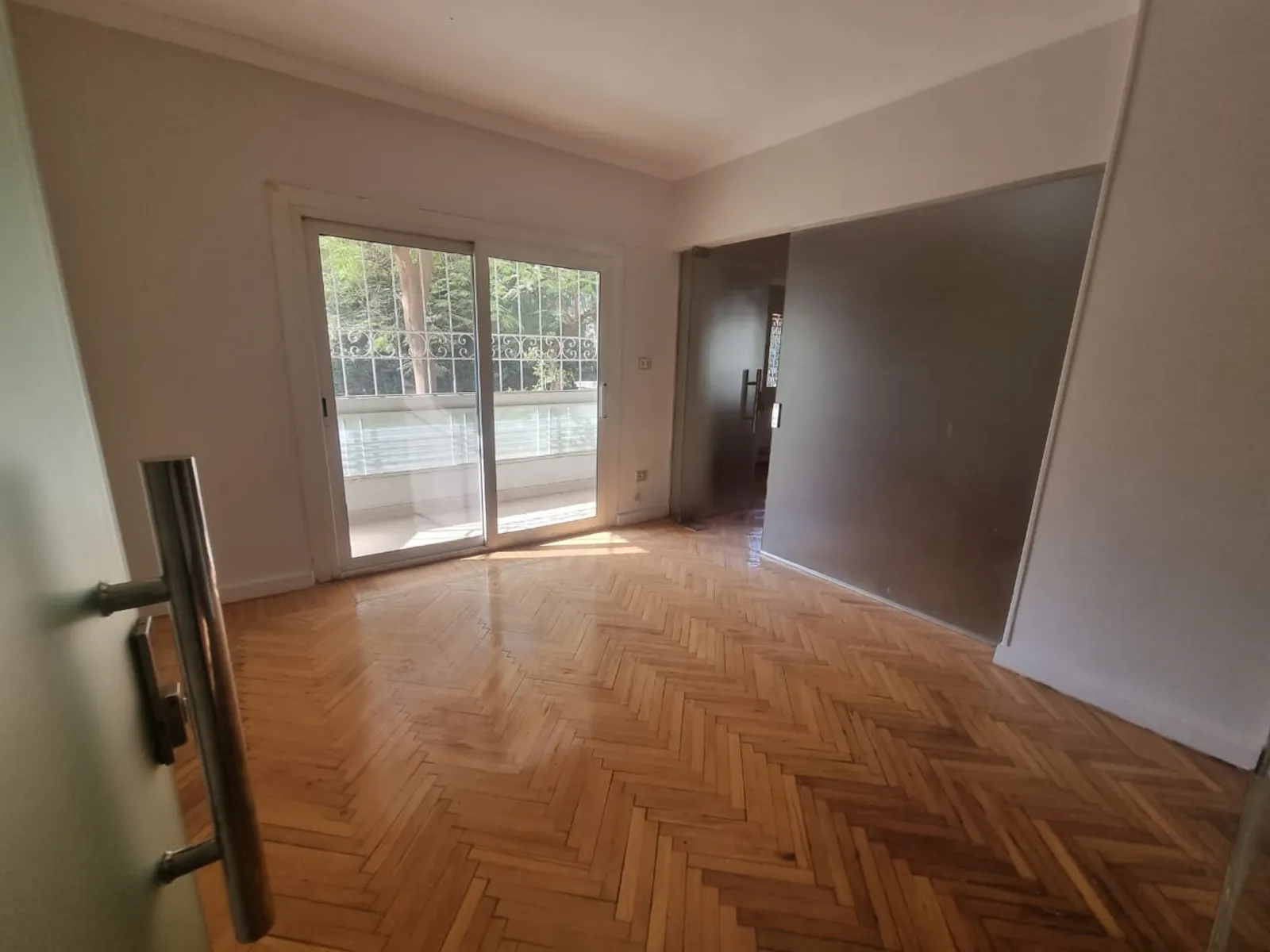 Ground Floors For Sale In Maadi Maadi Sarayat Area: 185 m² consists of 3 Bedrooms 2 Bathrooms Semi furnished 5 stars #5793