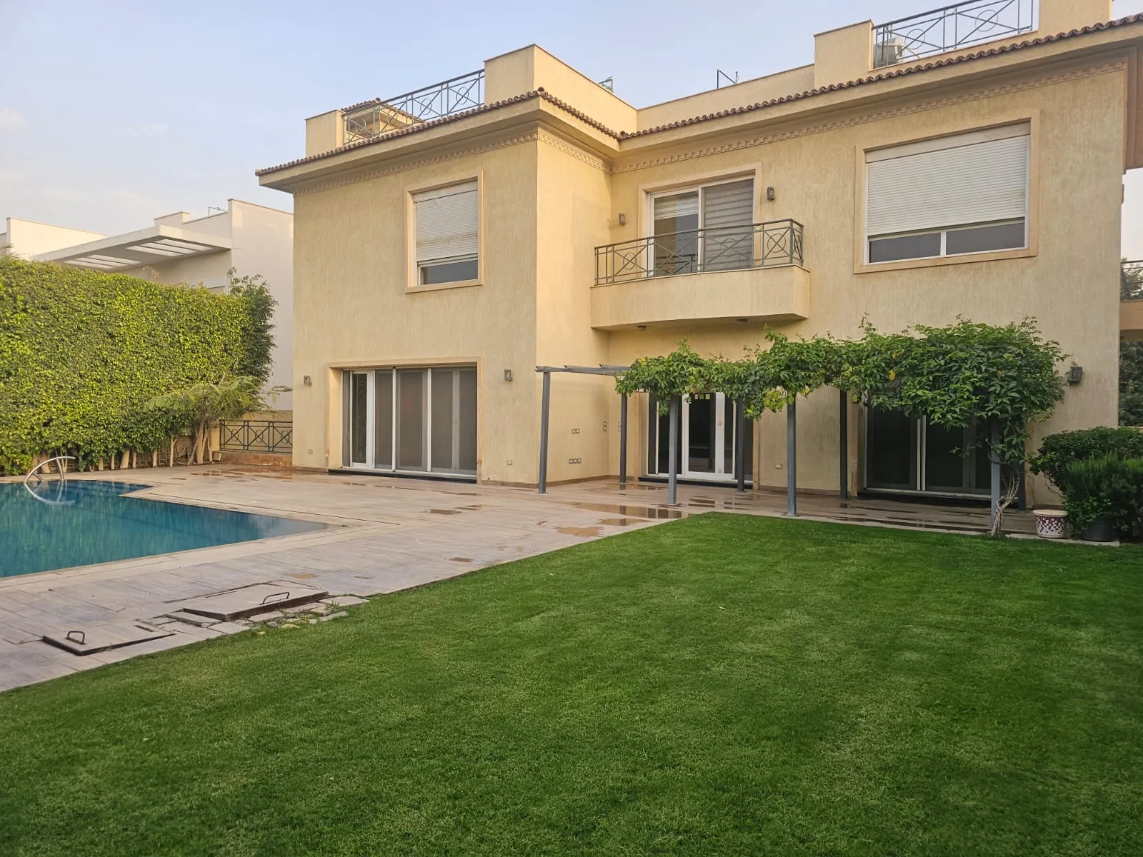 Villas For Sale In Katameya katameya Heights Area: 700 m² consists of 4 Bedrooms 4 Bathrooms Semi furnished 5 stars #5895