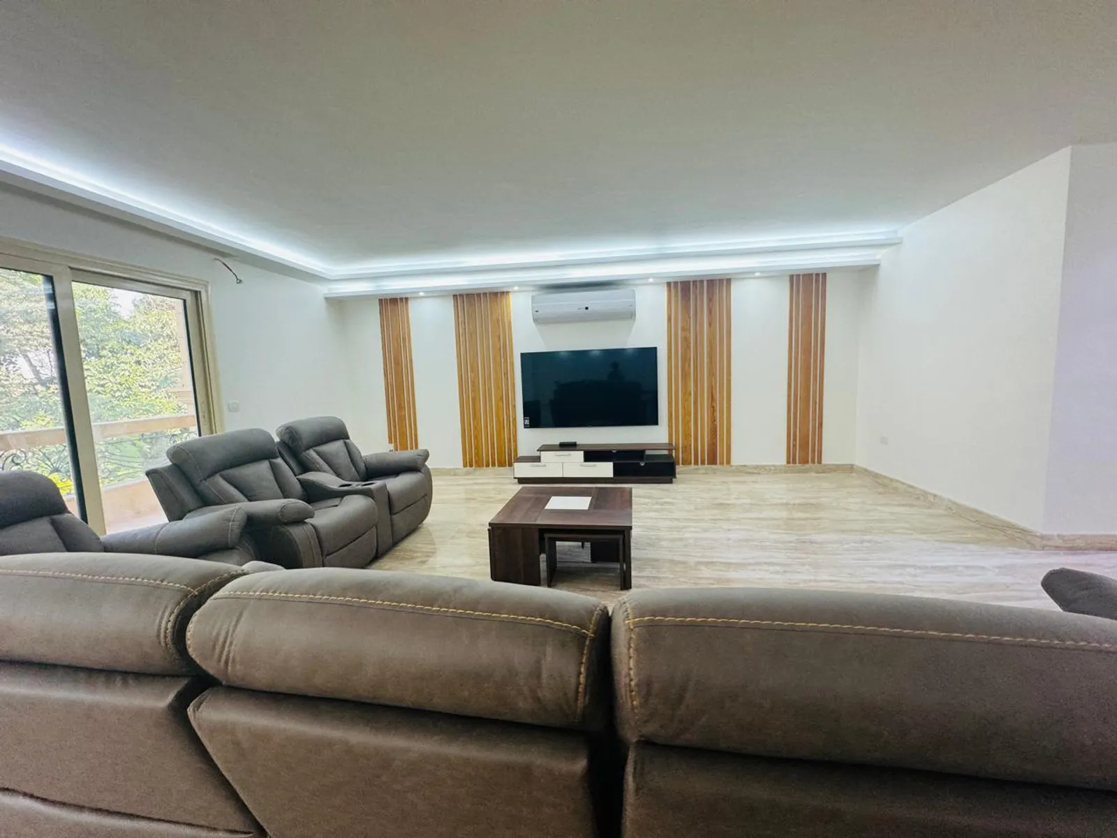 Apartments For Sale In Maadi Maadi Sarayat Area: 255 m² consists of 3 Bedrooms 5 Bathrooms Modern furnished 5 stars #6026