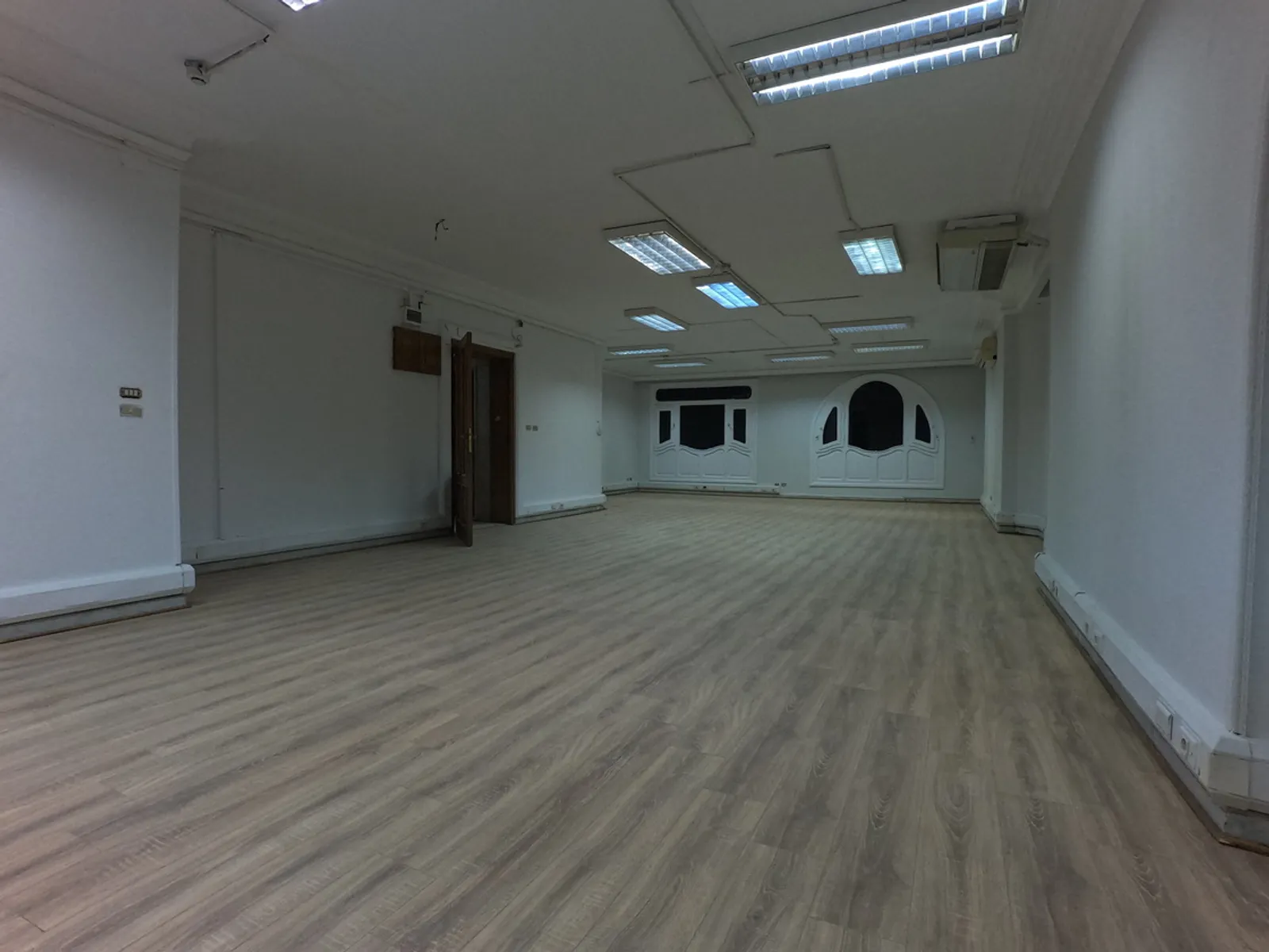 مقرات اداريه للبيع في المعادي دجله المعادي مساحة: 400 م² تتكون من 6 غرفة 3 حمام متشطب 5 نجوم #6034