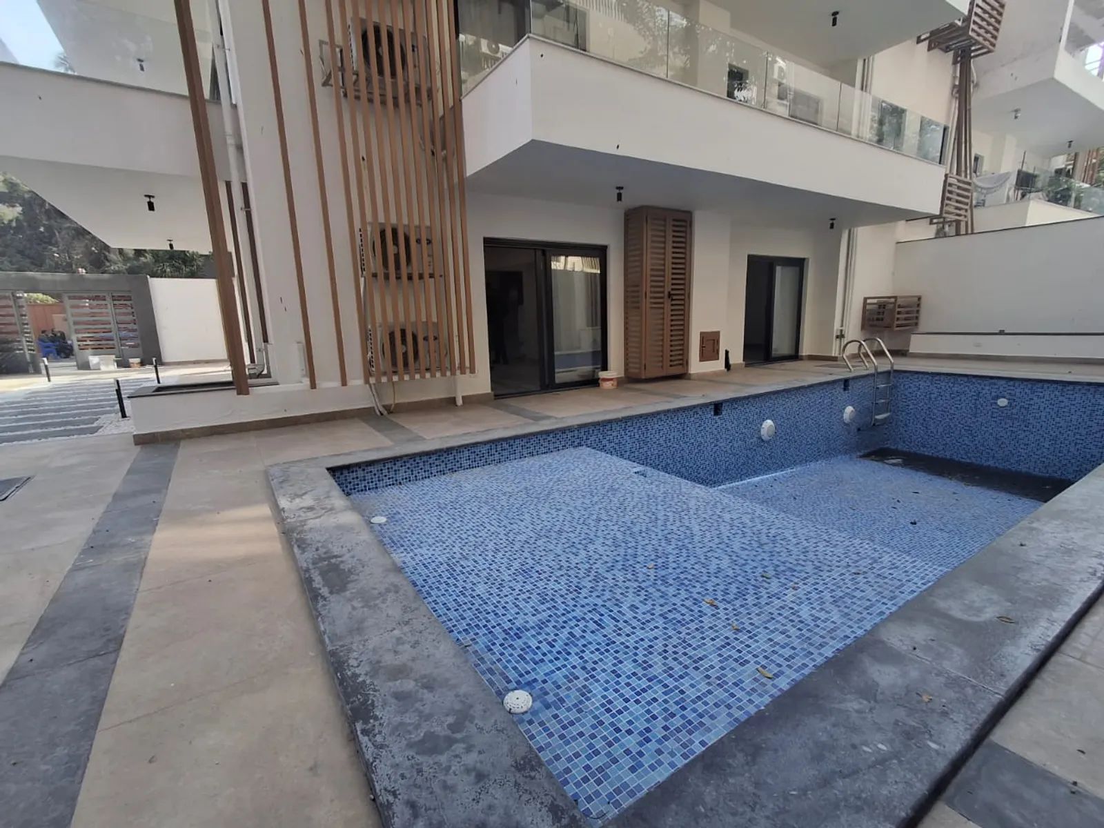 GROUND FLOOR FOR RENT IN AL MAADI SARAYAT WITH SWIMMING POOL - #6054 - Modern furnished