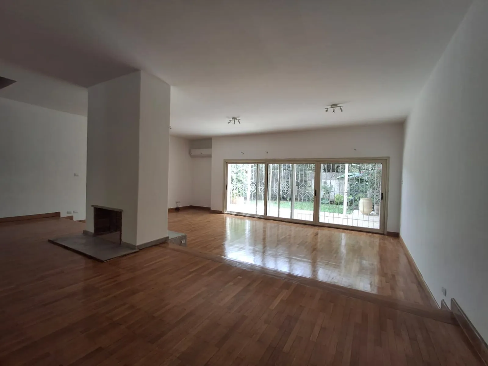 Villas For Sale In Maadi Maadi Degla Area: 300 m² consists of 4 Bedrooms 4 Bathrooms Semi furnished 5 stars #6124