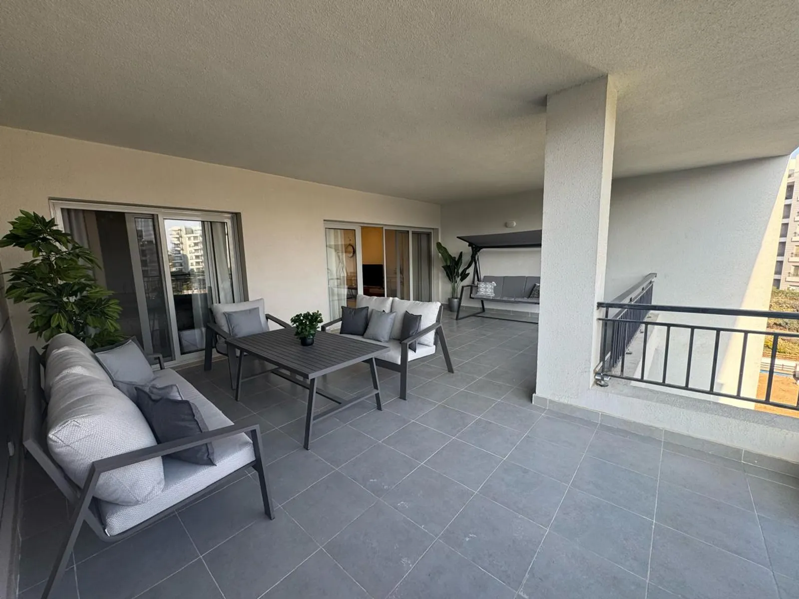 Apartments For Sale In New Cairo Cairo Festival City Al-Futtaim Area: 190 m² consists of 3 Bedrooms 3 Bathrooms Modern furnished 5 stars #6163