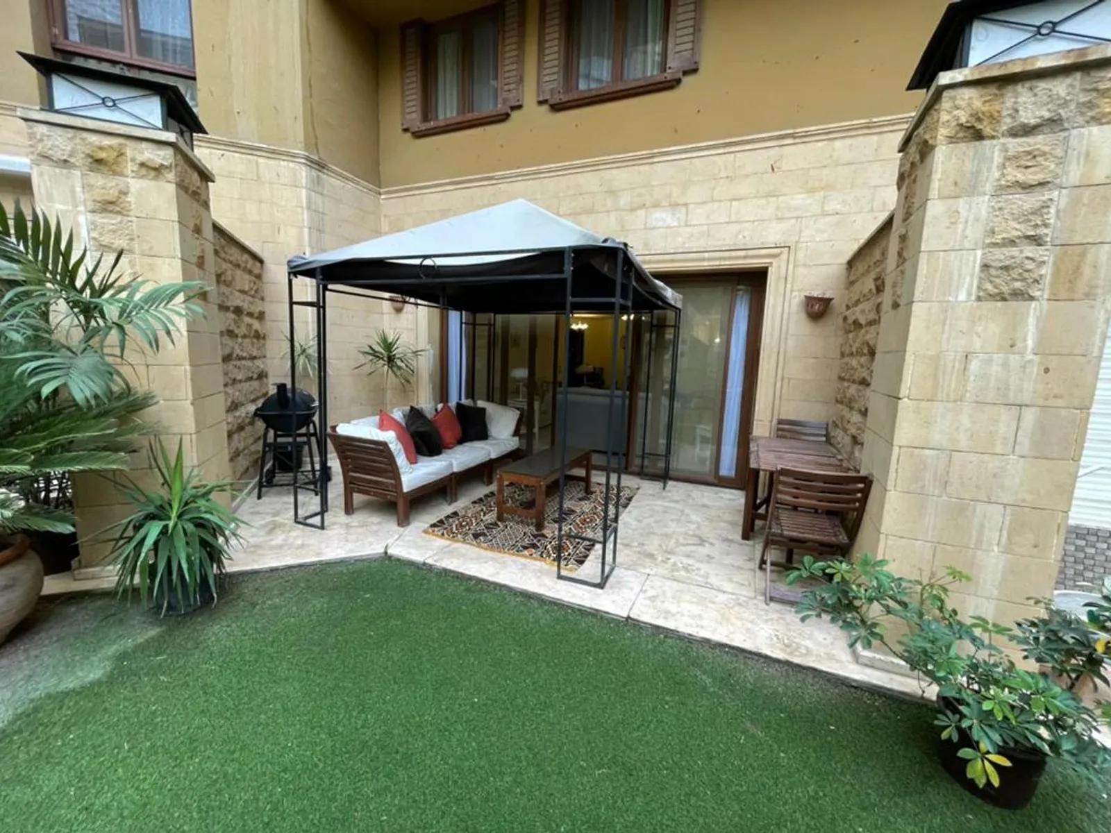 دور ارضي للبيع في المعادي سرايات المعادي مساحة: 250 م² تتكون من 4 غرفة 4 حمام مفروش 5 نجوم #6176