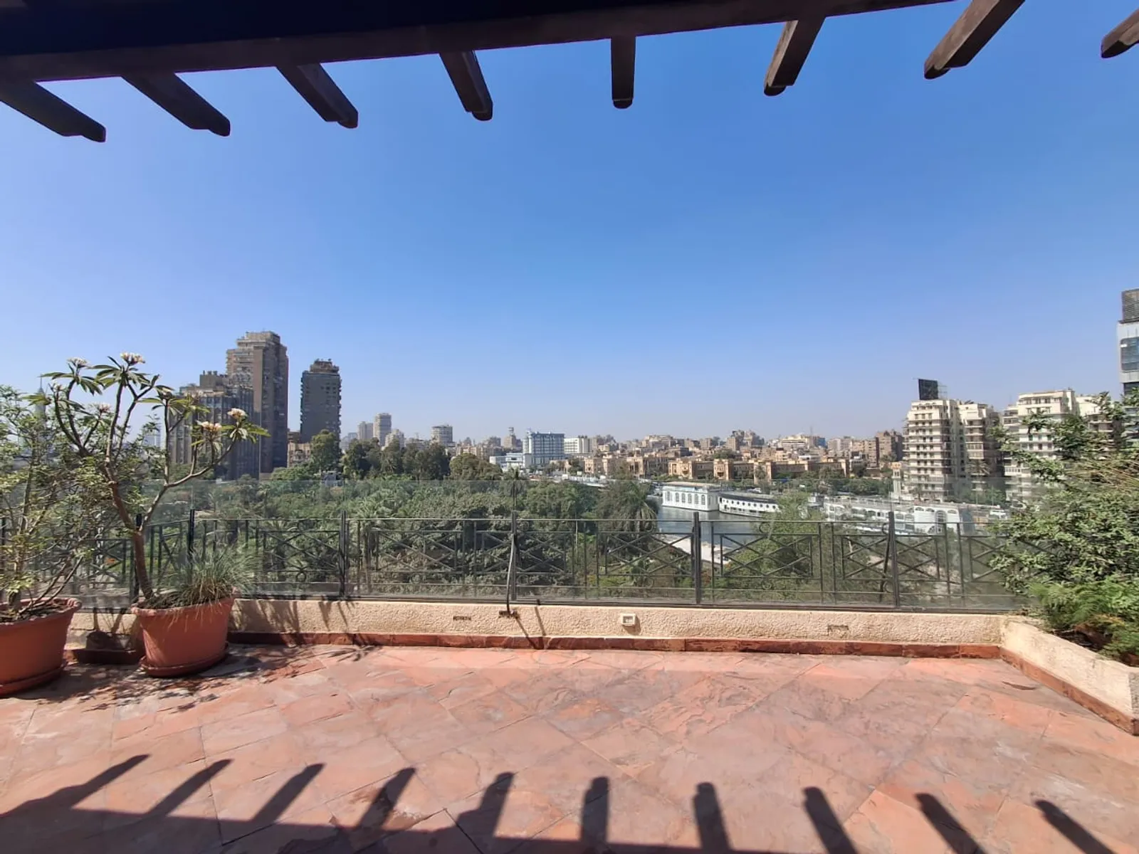 رووف للبيع في الزمالك جزيرة الزمالك  مساحة: 400 م² تتكون من 3 غرفة 4 حمام نصف مفروش 5 نجوم #6187