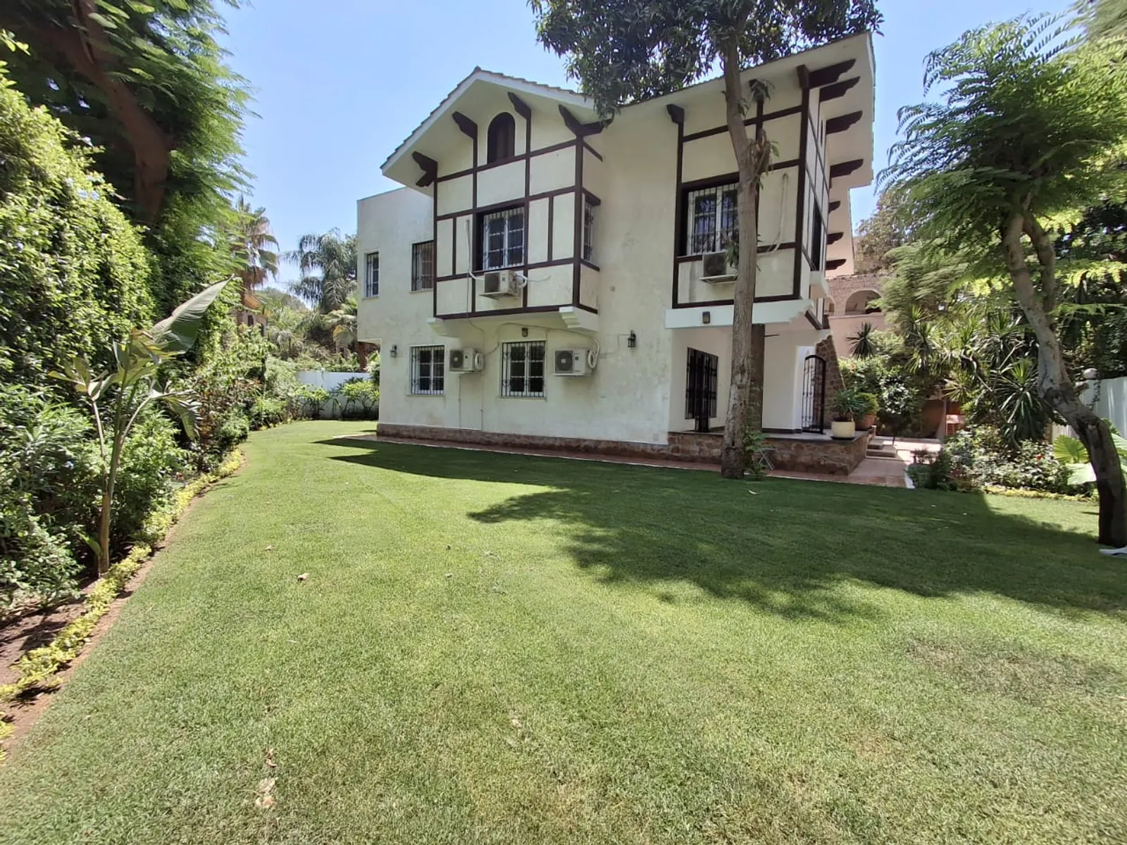 Villas For Sale In Maadi Maadi Sarayat Area: 320 m² consists of 4 Bedrooms 3 Bathrooms Semi furnished 5 stars #6196