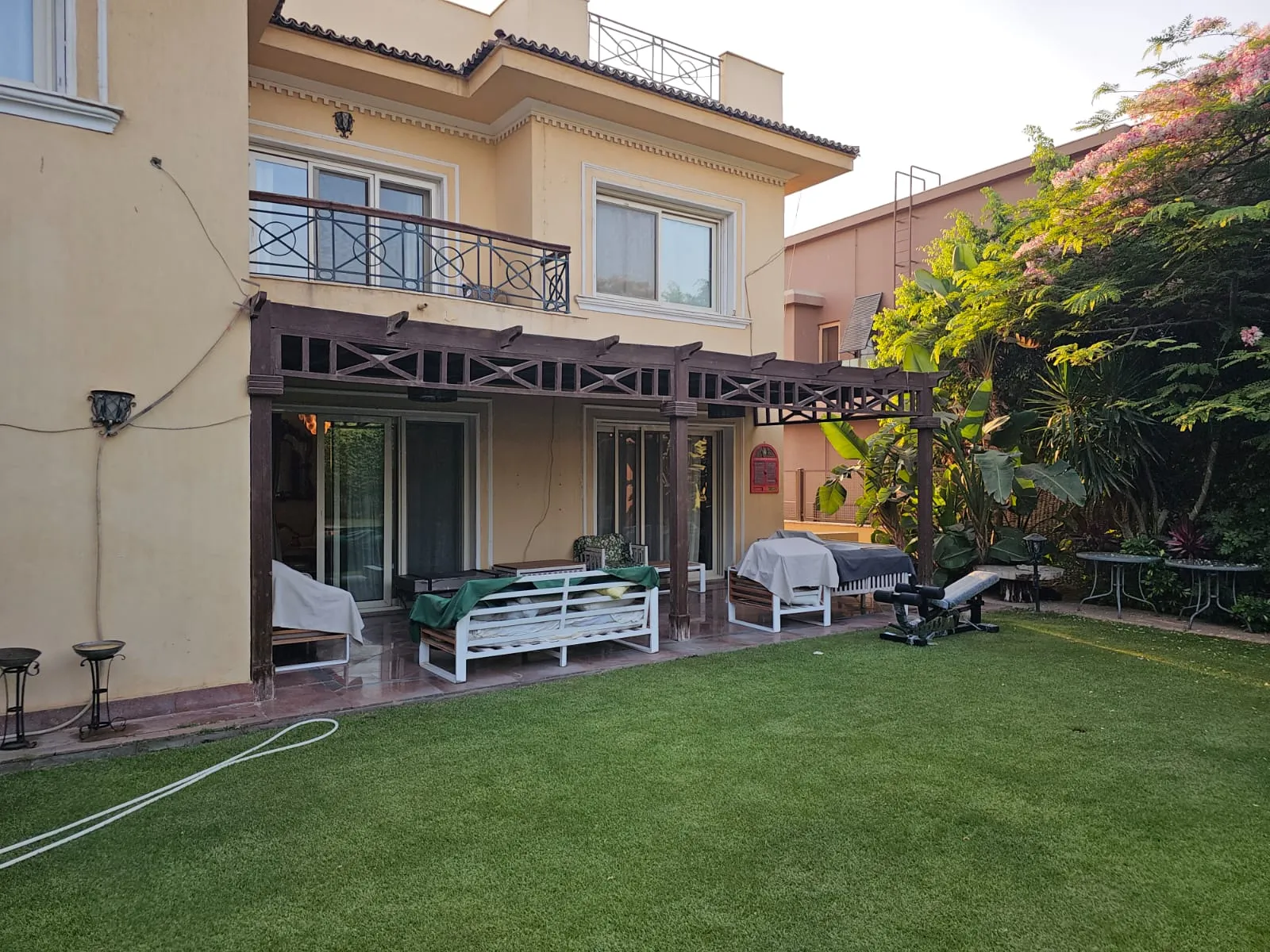 Villas For Sale In Katameya katameya Heights Area: 500 m² consists of 3 Bedrooms 5 Bathrooms Semi furnished 5 stars #6202