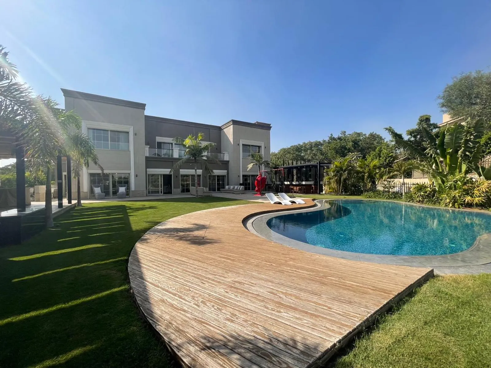 Villas For Sale In Katameya katameya Heights Area: 750 m² consists of 6 Bedrooms 7 Bathrooms Semi furnished 5 stars #6211