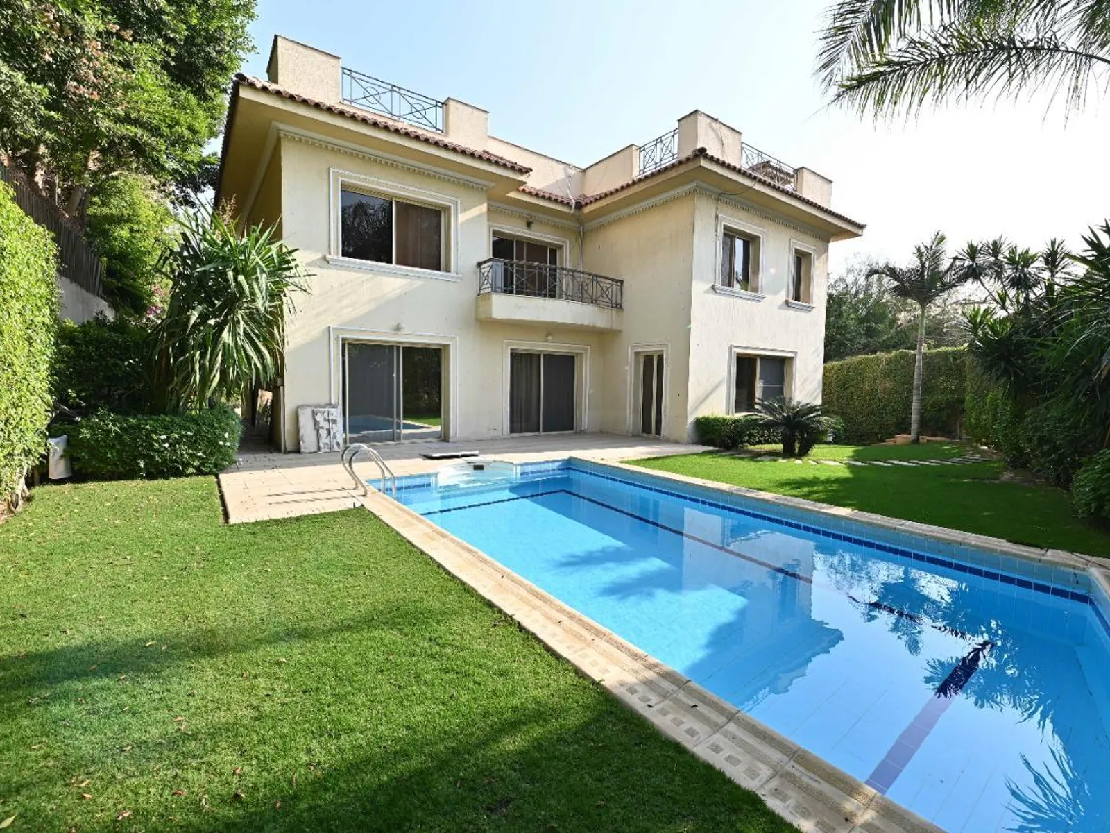 Villas For Sale In Katameya katameya Heights Area: 450 m² consists of 3 Bedrooms 3 Bathrooms Semi furnished 5 stars #6218