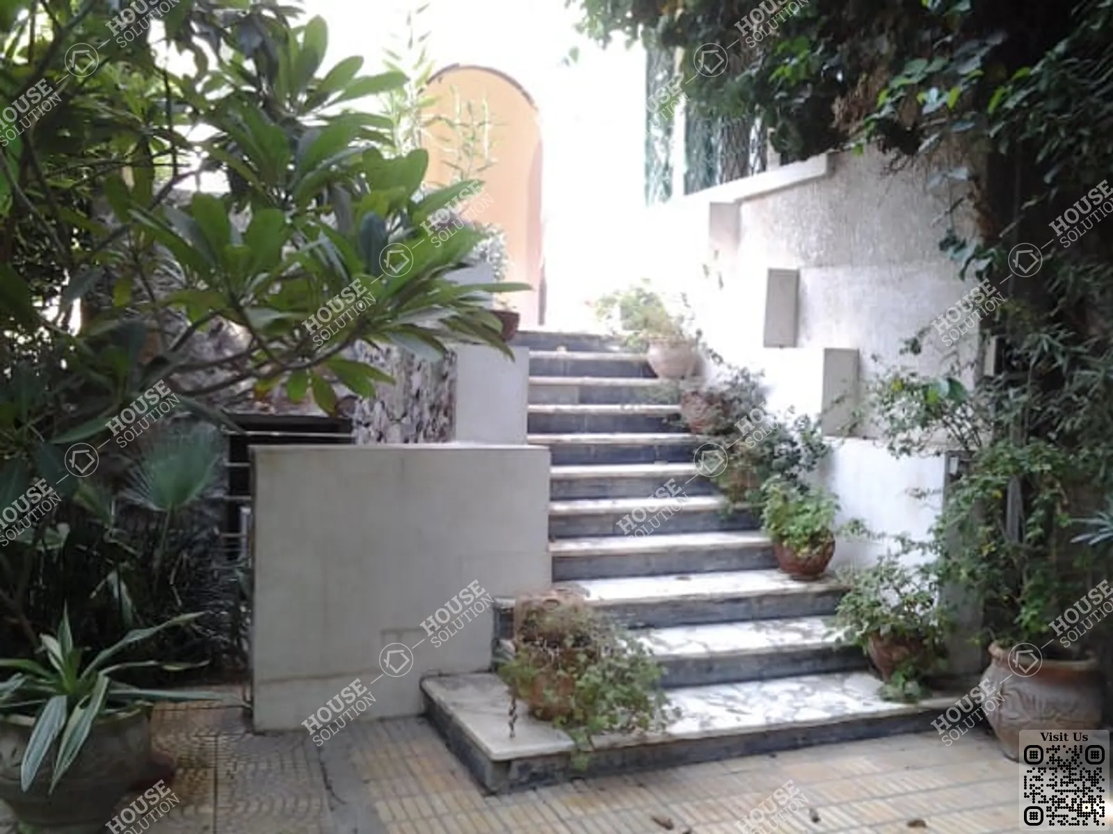 الدخول الخاص @ دور ارضي للإيجار في المعادي سرايات المعادي مساحة: 200 م² تتكون من 3 غرفة 3 حمام مفروش 5 نجوم #6265-0