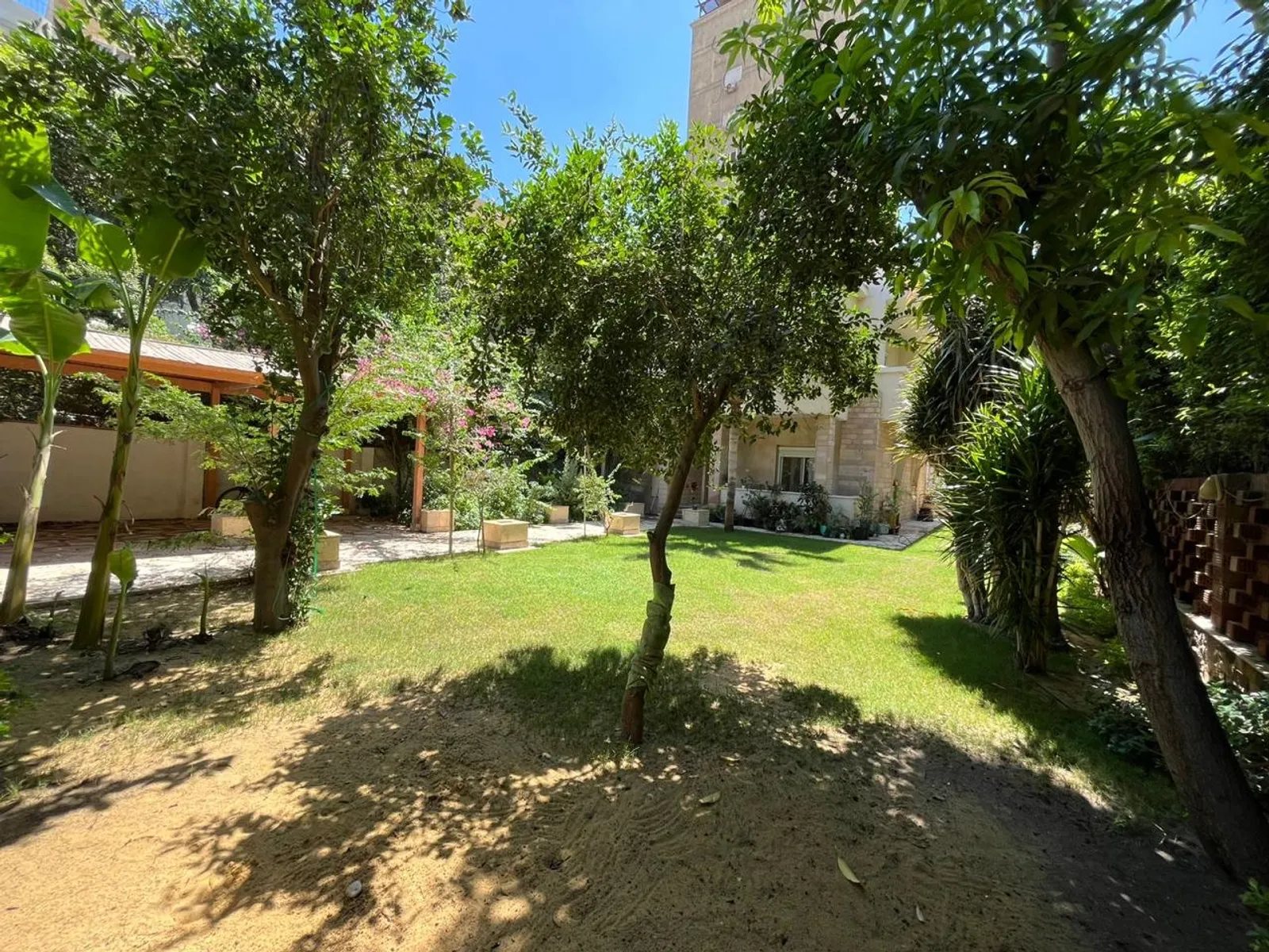 Villas For Sale In Maadi Maadi Degla Area: 400 m² consists of 4 Bedrooms 5 Bathrooms Semi furnished 5 stars #6291