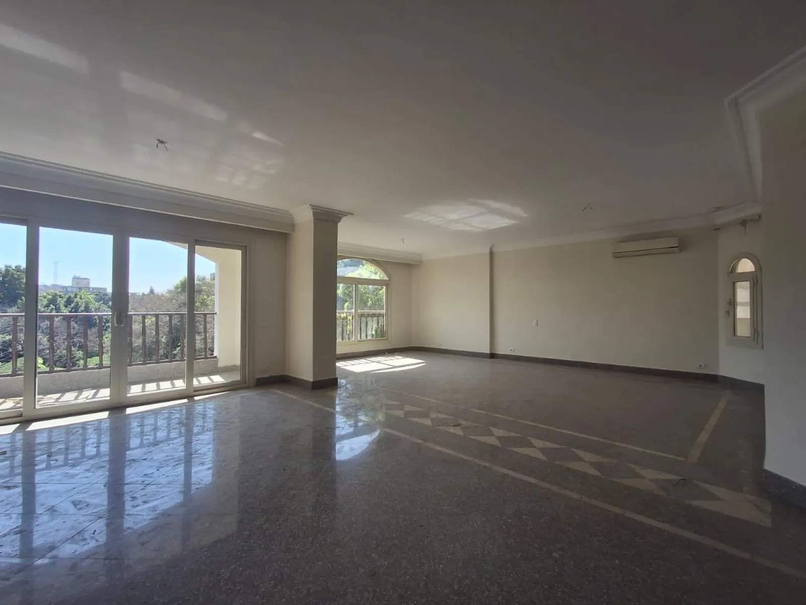 Apartments For Sale In Maadi Maadi Degla Area: 180 m² consists of 3 Bedrooms 3 Bathrooms Semi furnished 5 stars #6295