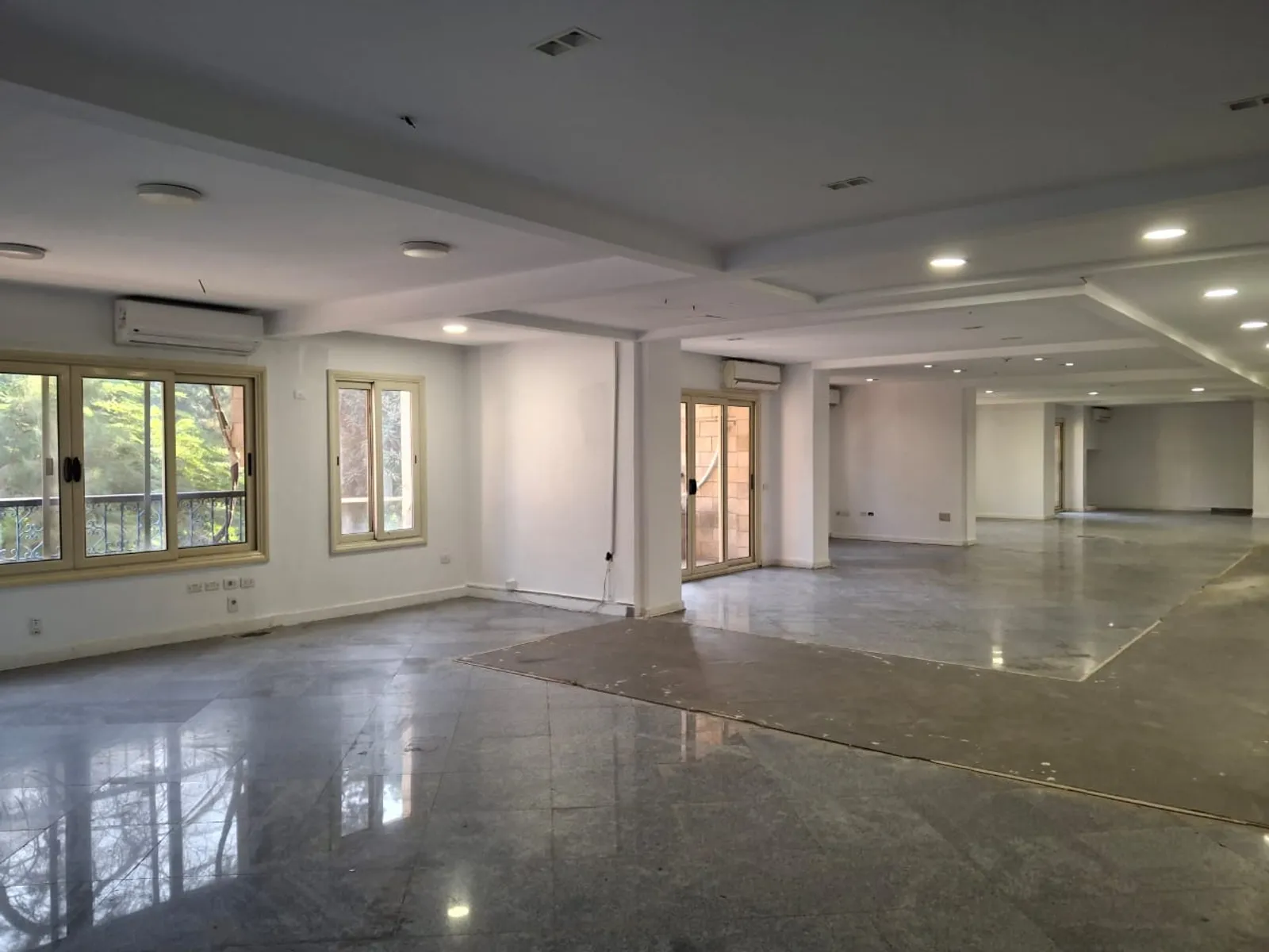 Office spaces For Sale In Maadi Maadi Sarayat Area: 850 m² consists of 5 Bedrooms 6 Bathrooms Semi furnished 5 stars #6320