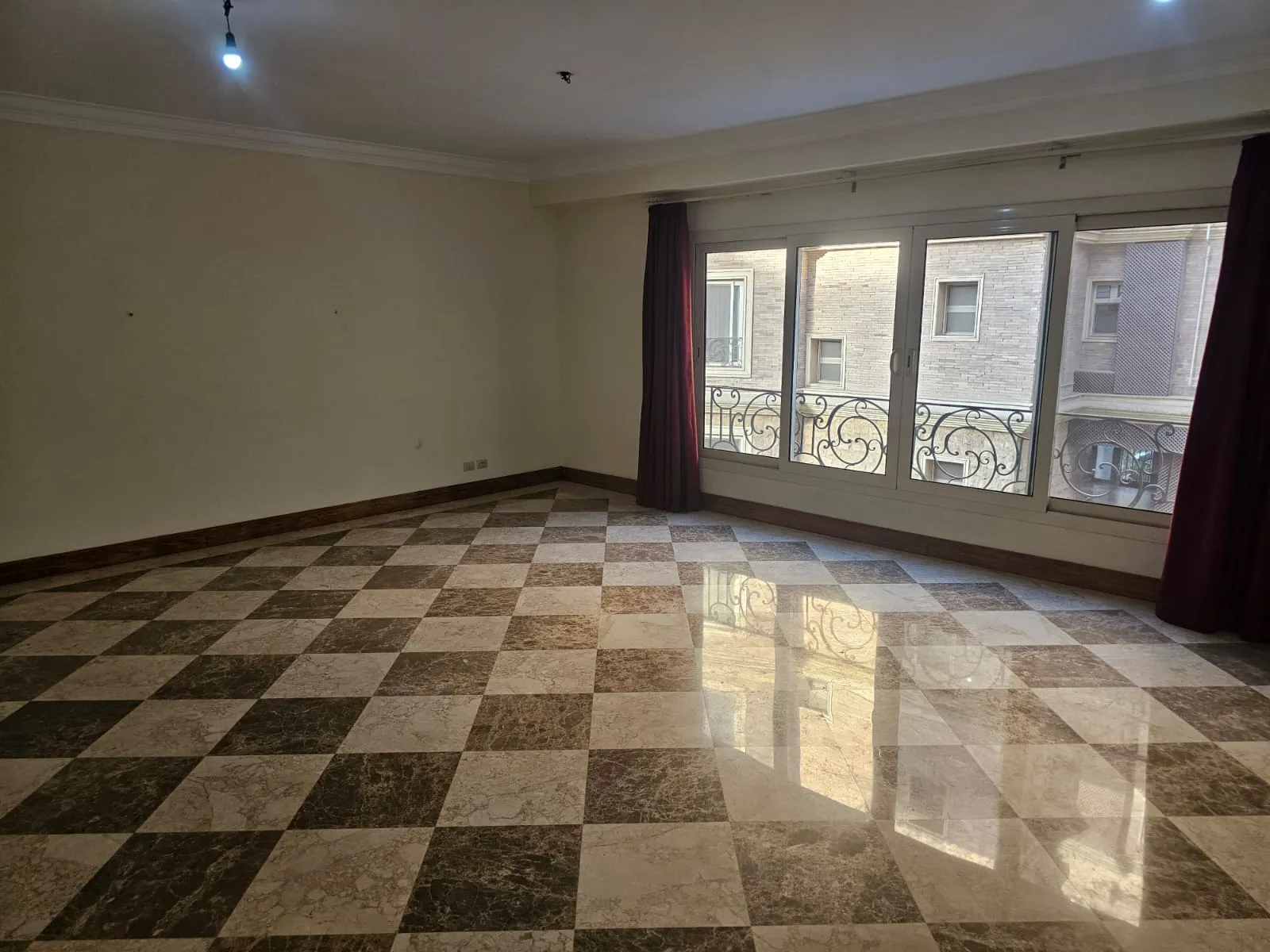 Apartments For Sale In Maadi Maadi Sarayat Area: 240 m² consists of 4 Bedrooms 3 Bathrooms Semi furnished 5 stars #6480