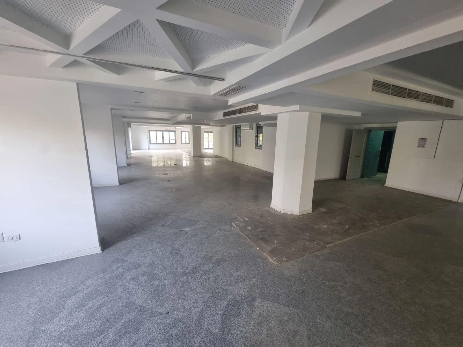 Office spaces For Sale In Maadi Maadi Sarayat Area: 450 m² consists of 3 Bedrooms 2 Bathrooms Semi furnished 5 stars #6504