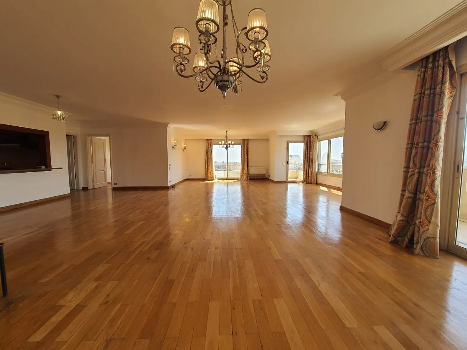 شقق للبيع في المعادي سرايات المعادي مساحة: 225 م² تتكون من 4 غرفة 3 حمام نصف مفروش 5 نجوم #6511