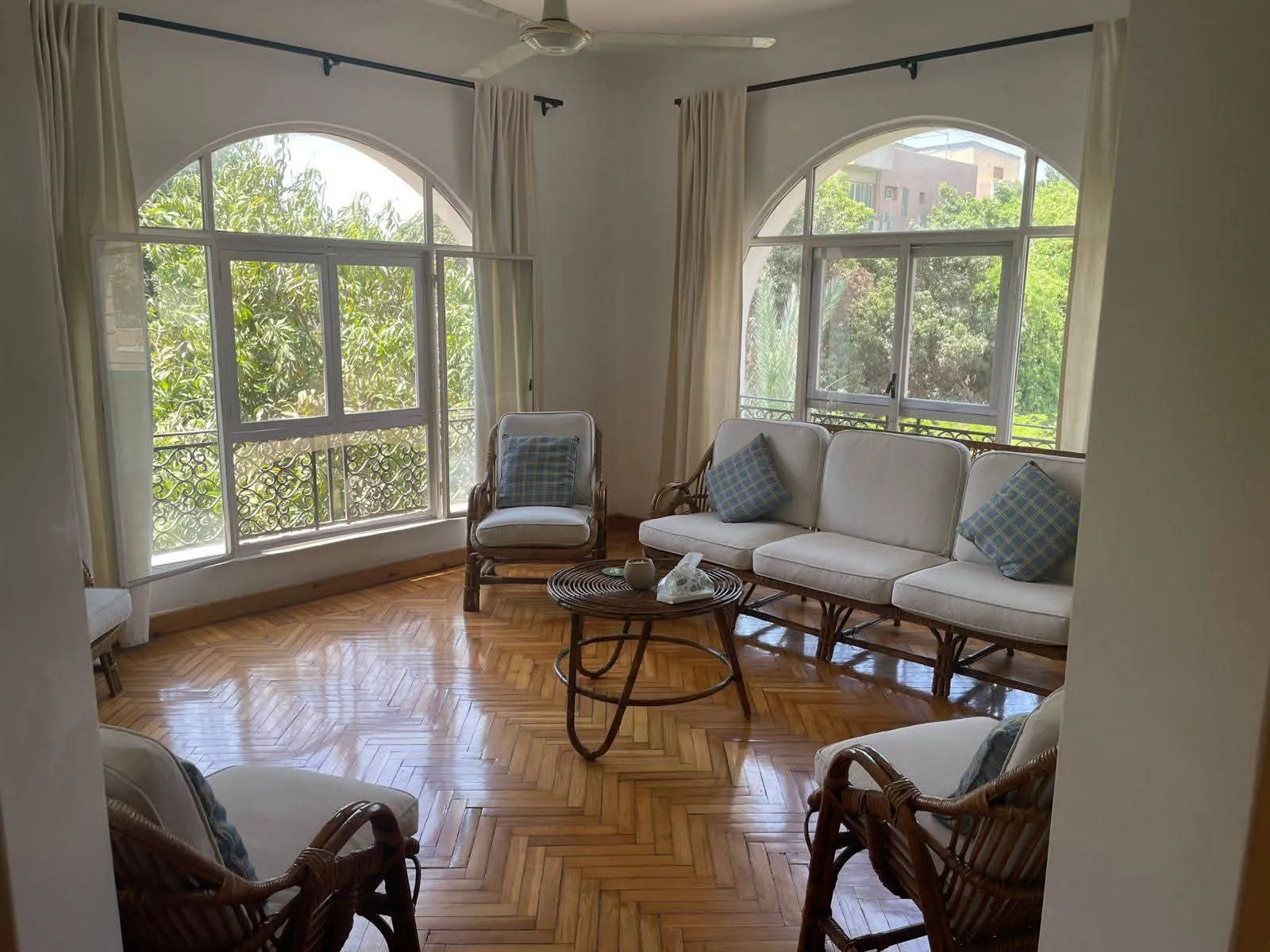 شقق للبيع في المعادي سرايات المعادي مساحة: 220 م² تتكون من 4 غرفة 3 حمام نصف مفروش 5 نجوم #6536