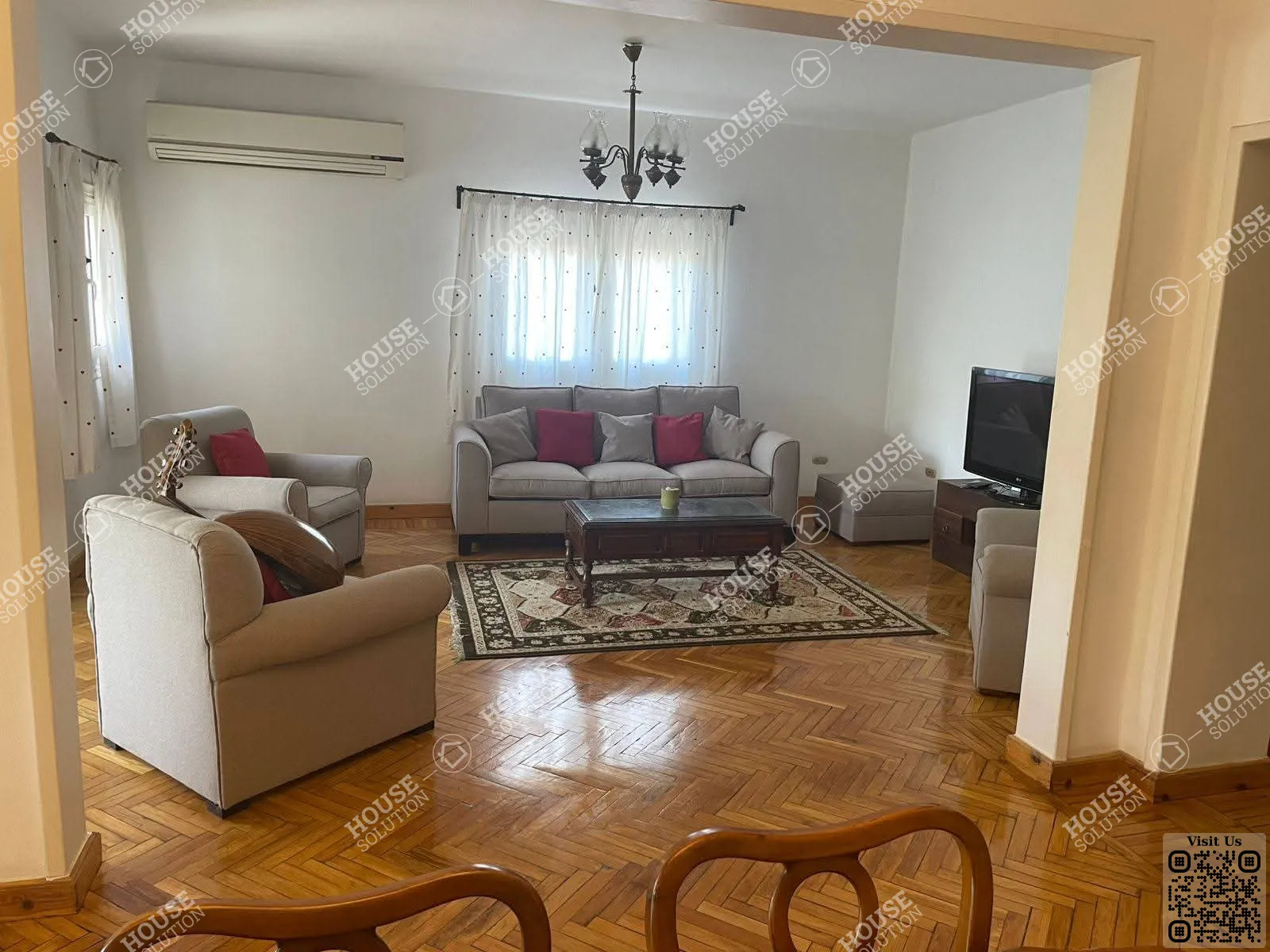 غرفة الاستقبال	 @ شقق للبيع في المعادي سرايات المعادي مساحة: 220 م² تتكون من 4 غرفة 3 حمام نصف مفروش 5 نجوم #6536-1