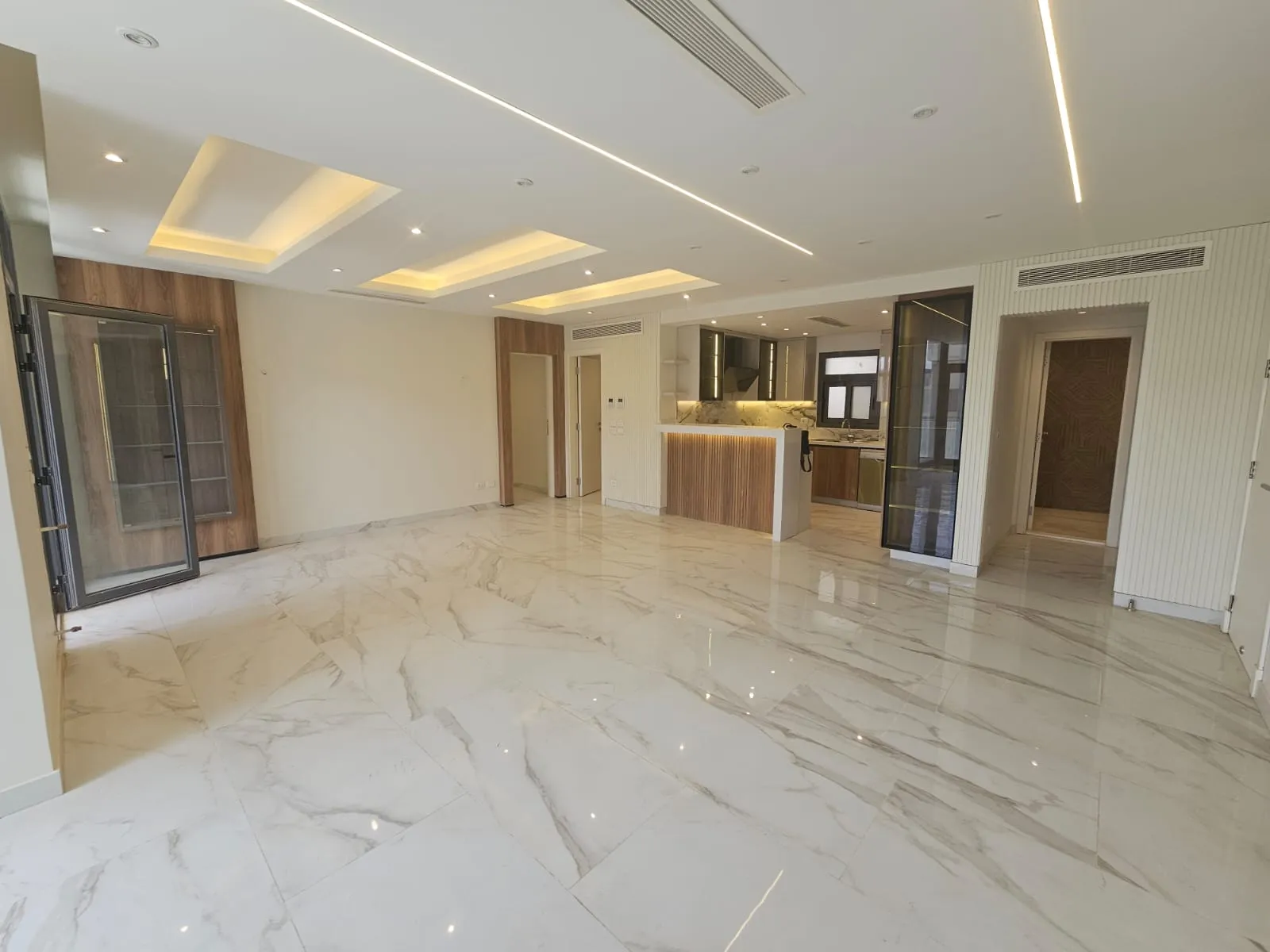 شقق للبيع في القاهرة الجديدة سوديك إيست مساحة: 190 م² تتكون من 3 غرفة 3 حمام نصف مفروش 5 نجوم #6592