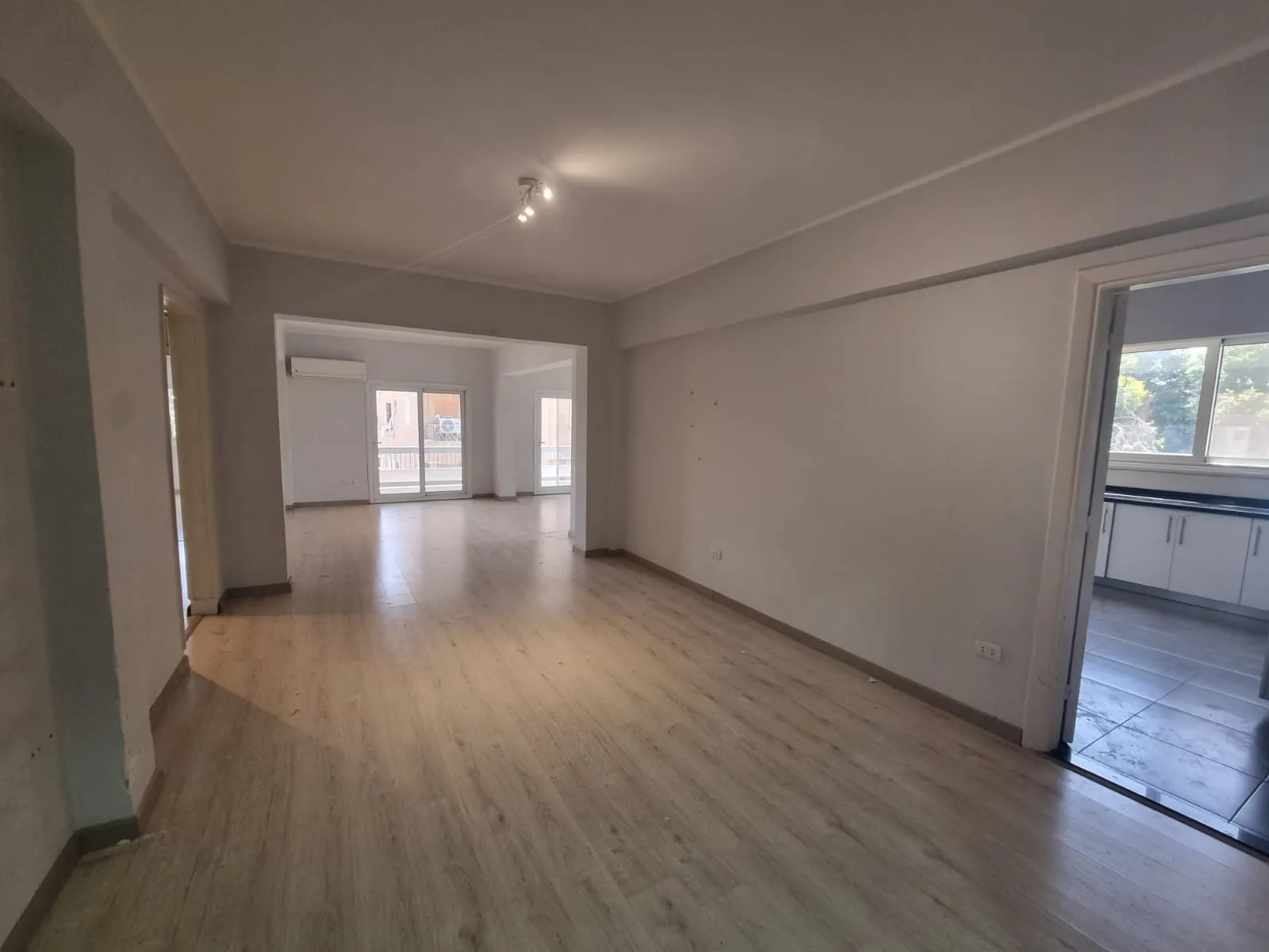 Apartments For Sale In Maadi Maadi Sarayat Area: 220 m² consists of 3 Bedrooms 2 Bathrooms Semi furnished 5 stars #6604