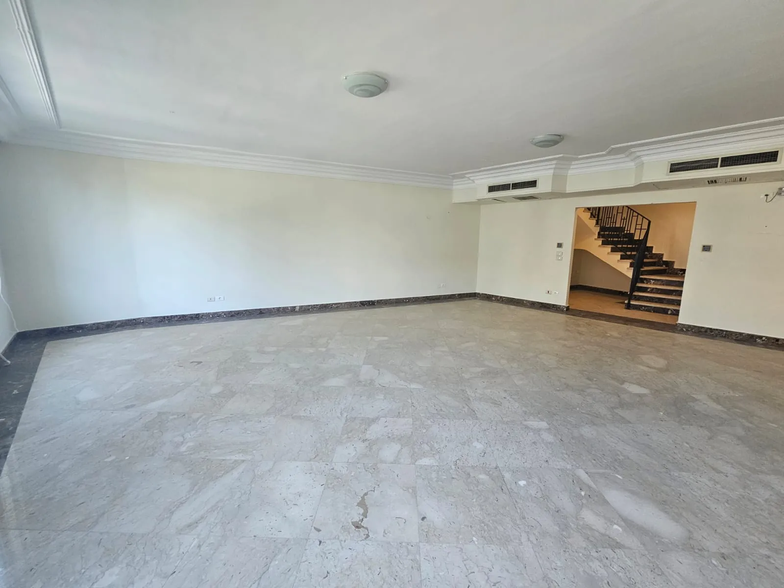 Duplexes For Sale In Maadi Maadi Degla Area: 380 m² consists of 5 Bedrooms 3 Bathrooms Semi furnished 5 stars #6663